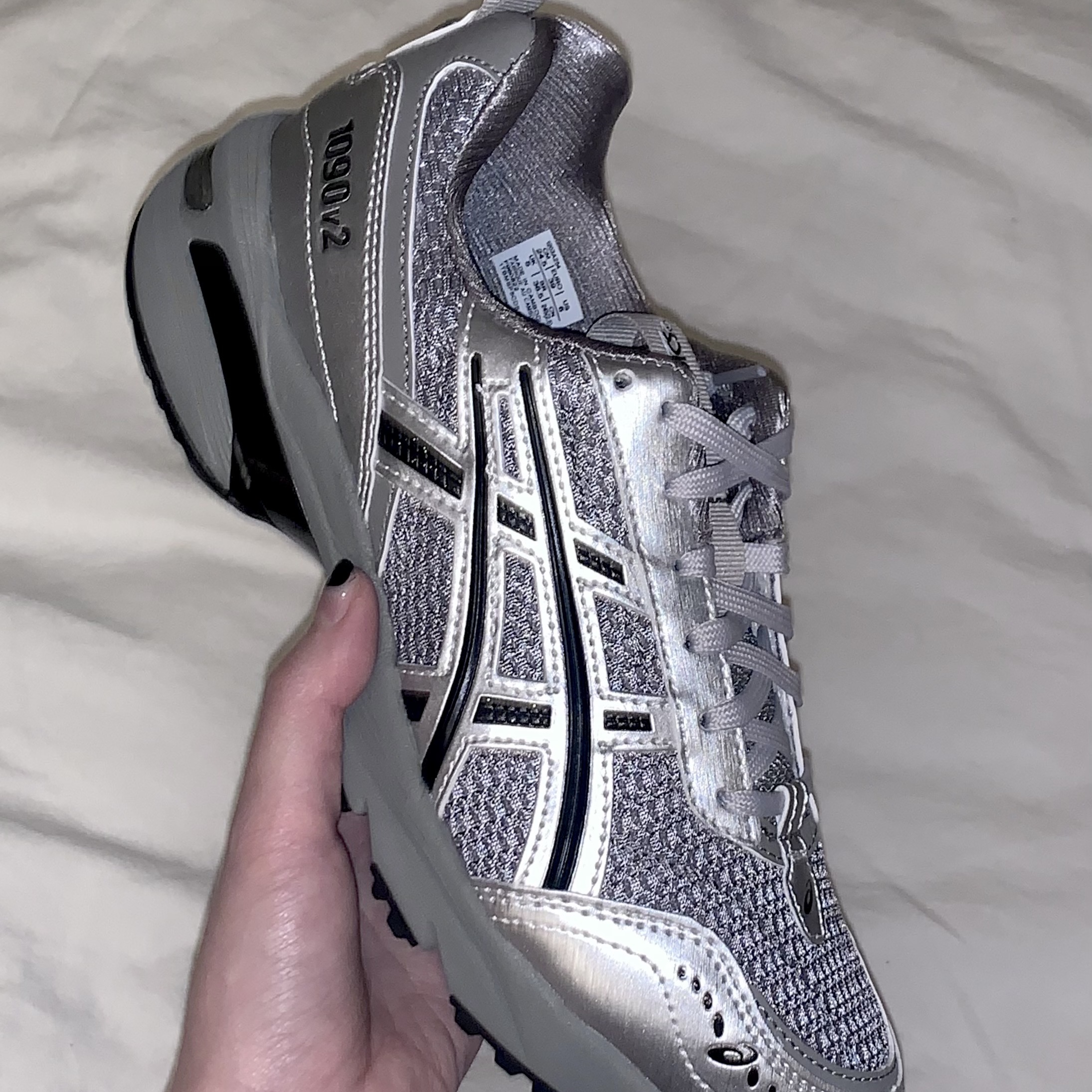 Asics x Freja Wewer Gel-1090 V2 Clay Grey Pure Silver 착용 스타일