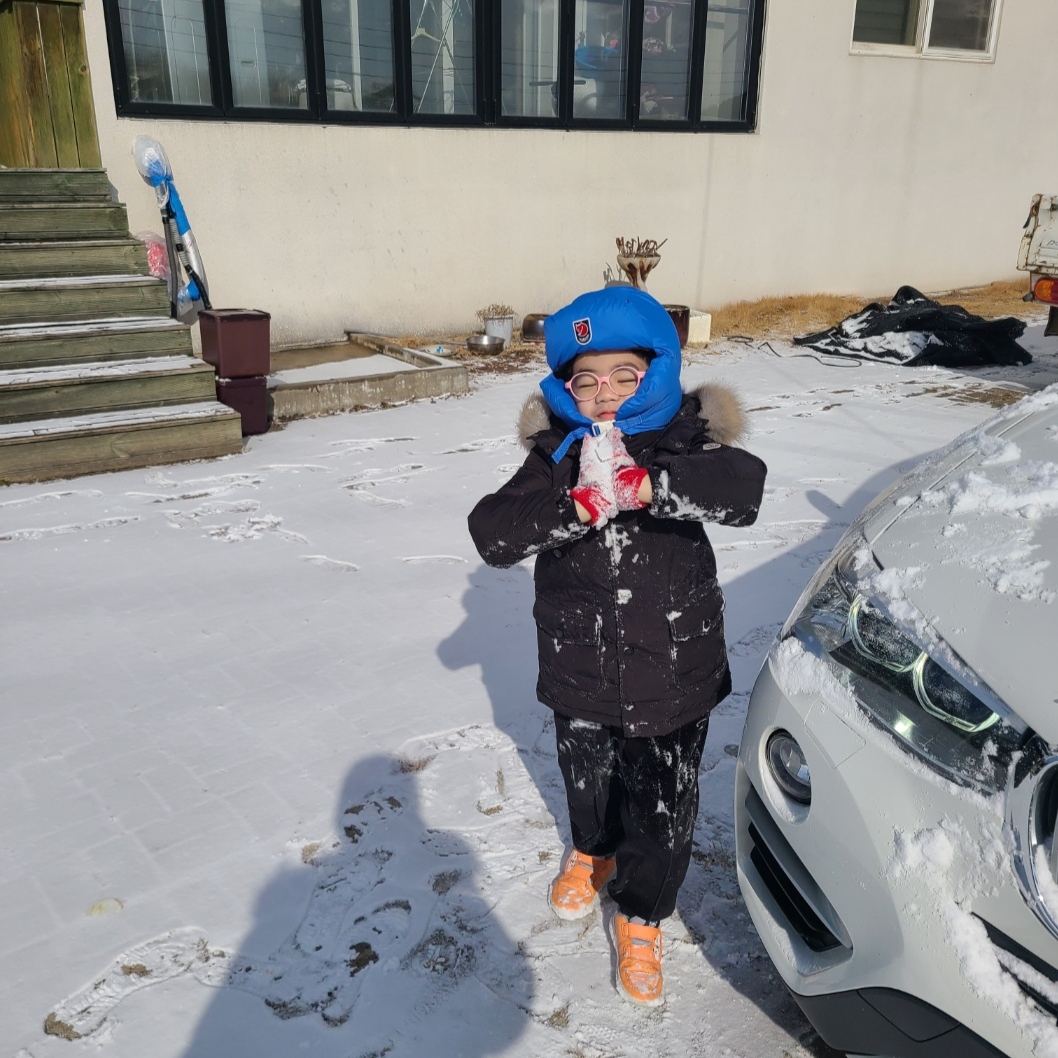 (Kids) Moncler New Maya Down Jacket Black - 22FW, (PS) Jordan 1 Low Alt Light Arctic Pink 착용 스타일 - 3