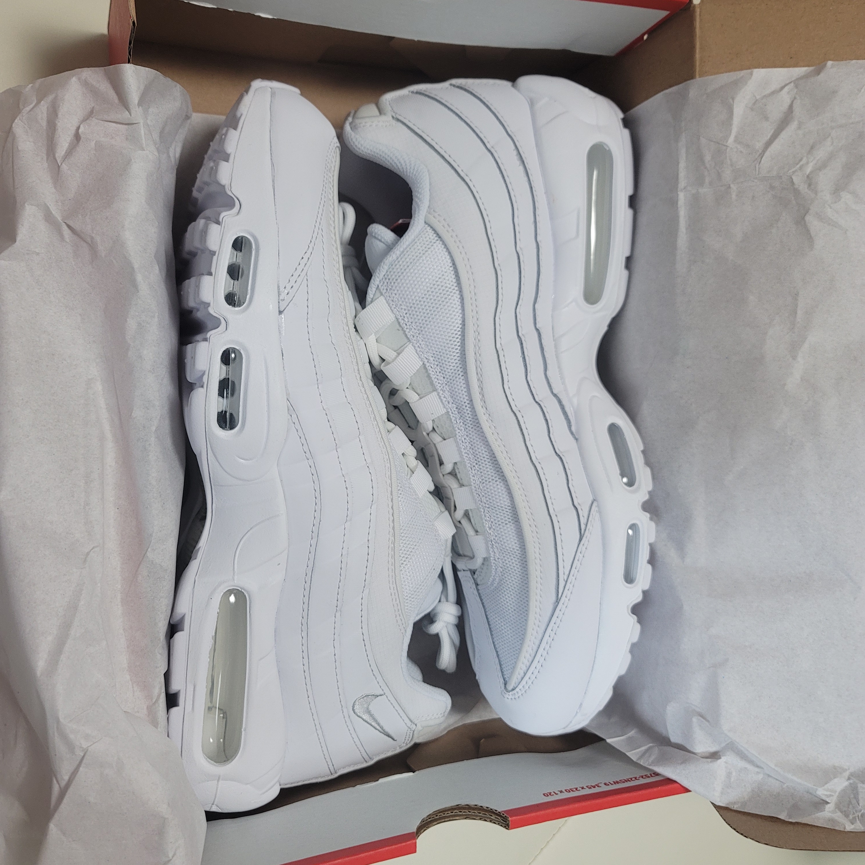 Nike Air Max 95 Essential Triple White 착용 스타일 - 1
