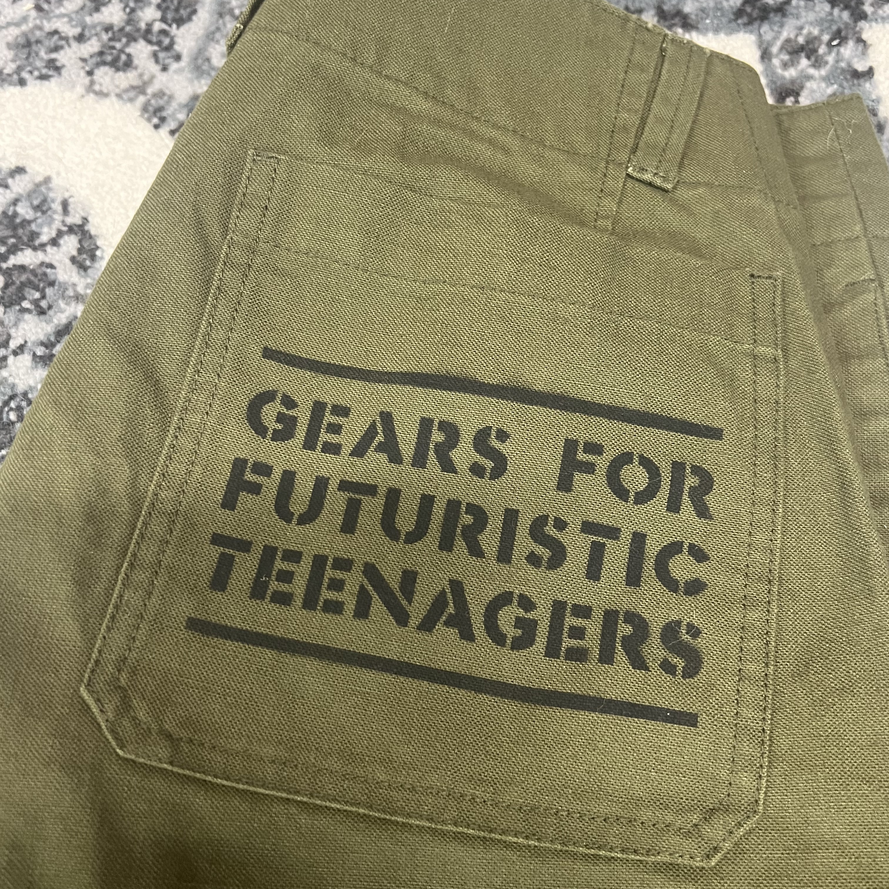 Human Made Military Motorcycle Pants Olive Drab 착용 스타일 - 3
