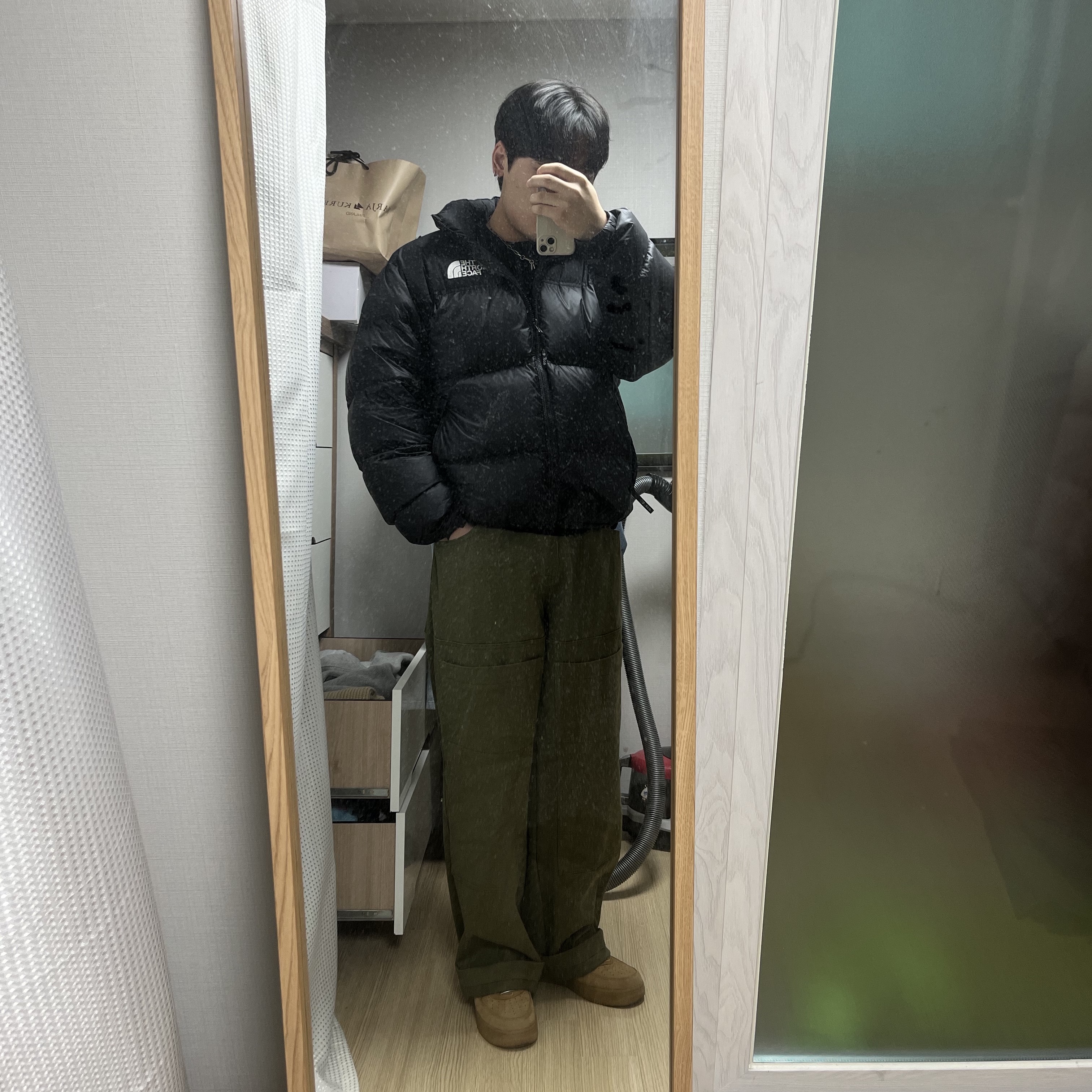 Nike x Supreme Air Force 1 Low Flax, The North Face 1996 Eco Nuptse Jacket Black 착용 스타일