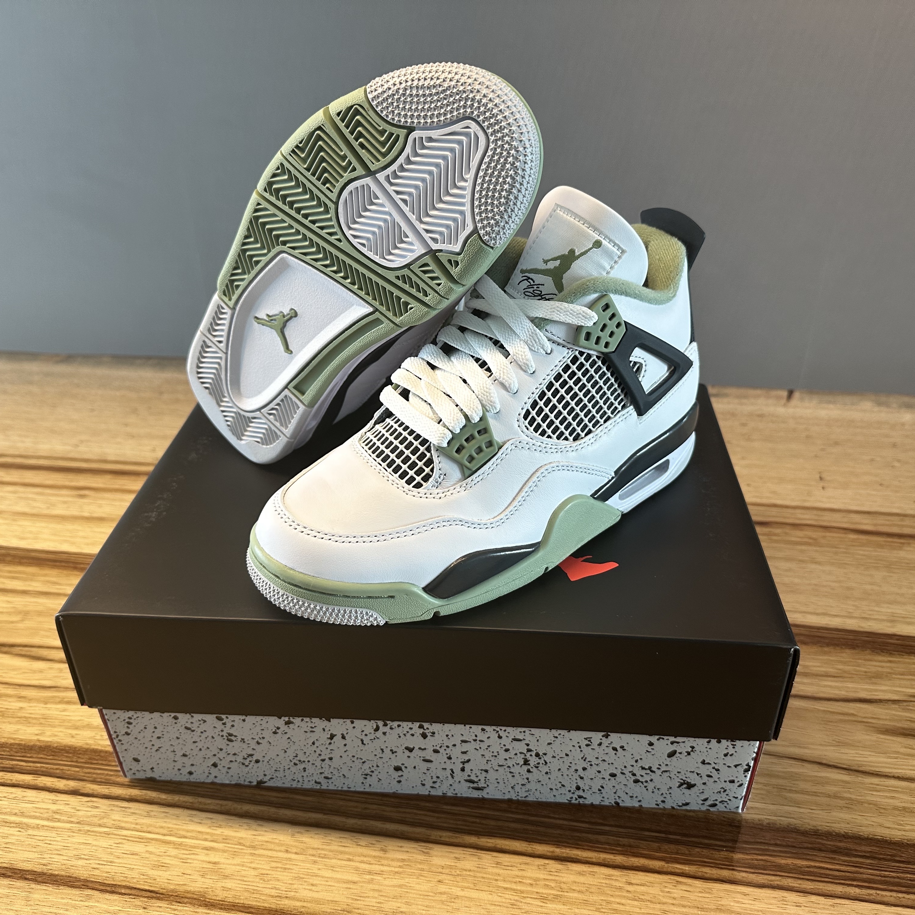 (W) Jordan 4 Retro Oil Green 착용 스타일 - 2
