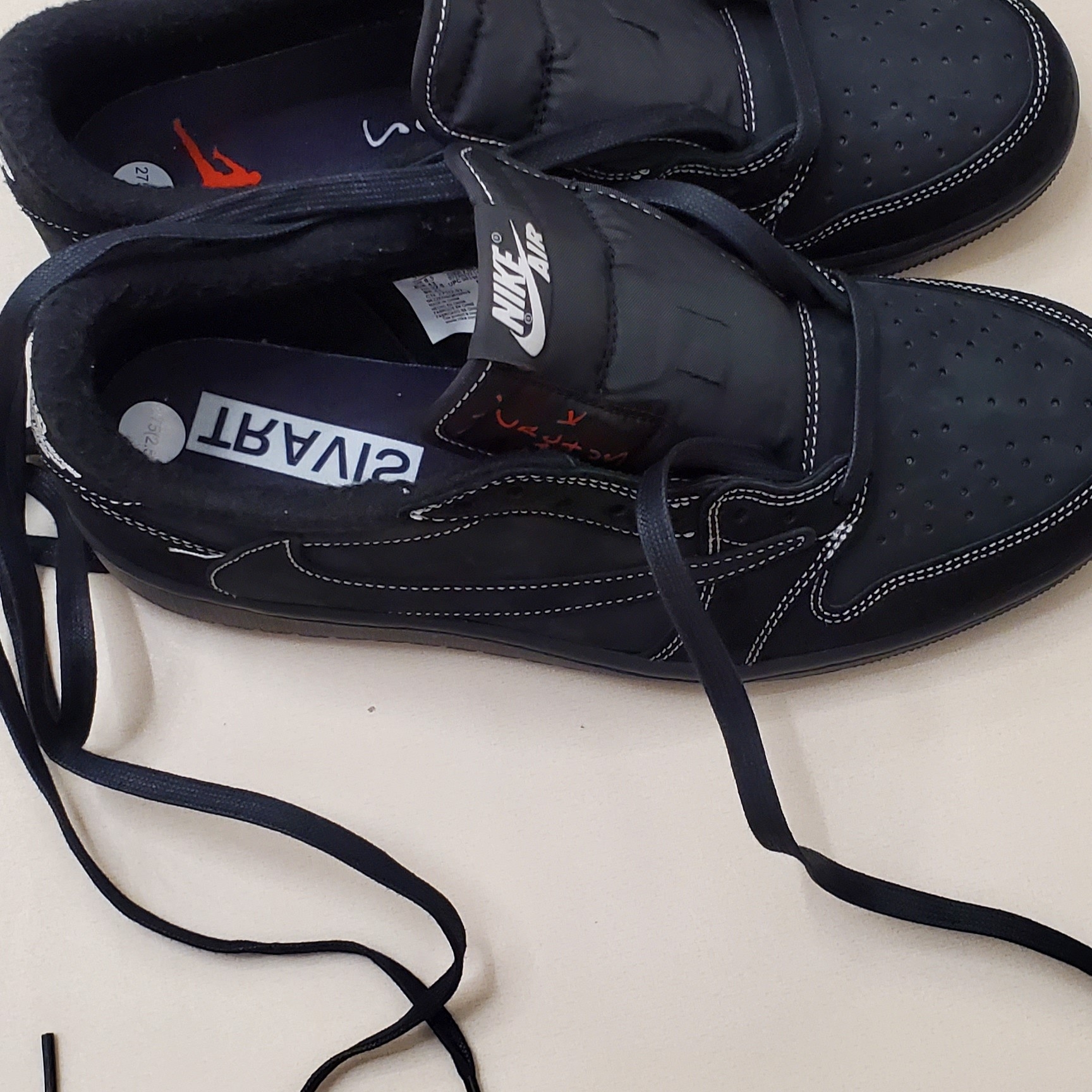 Jordan 1 x Travis Scott Retro Low OG SP Black Phantom 착용 스타일 - 1