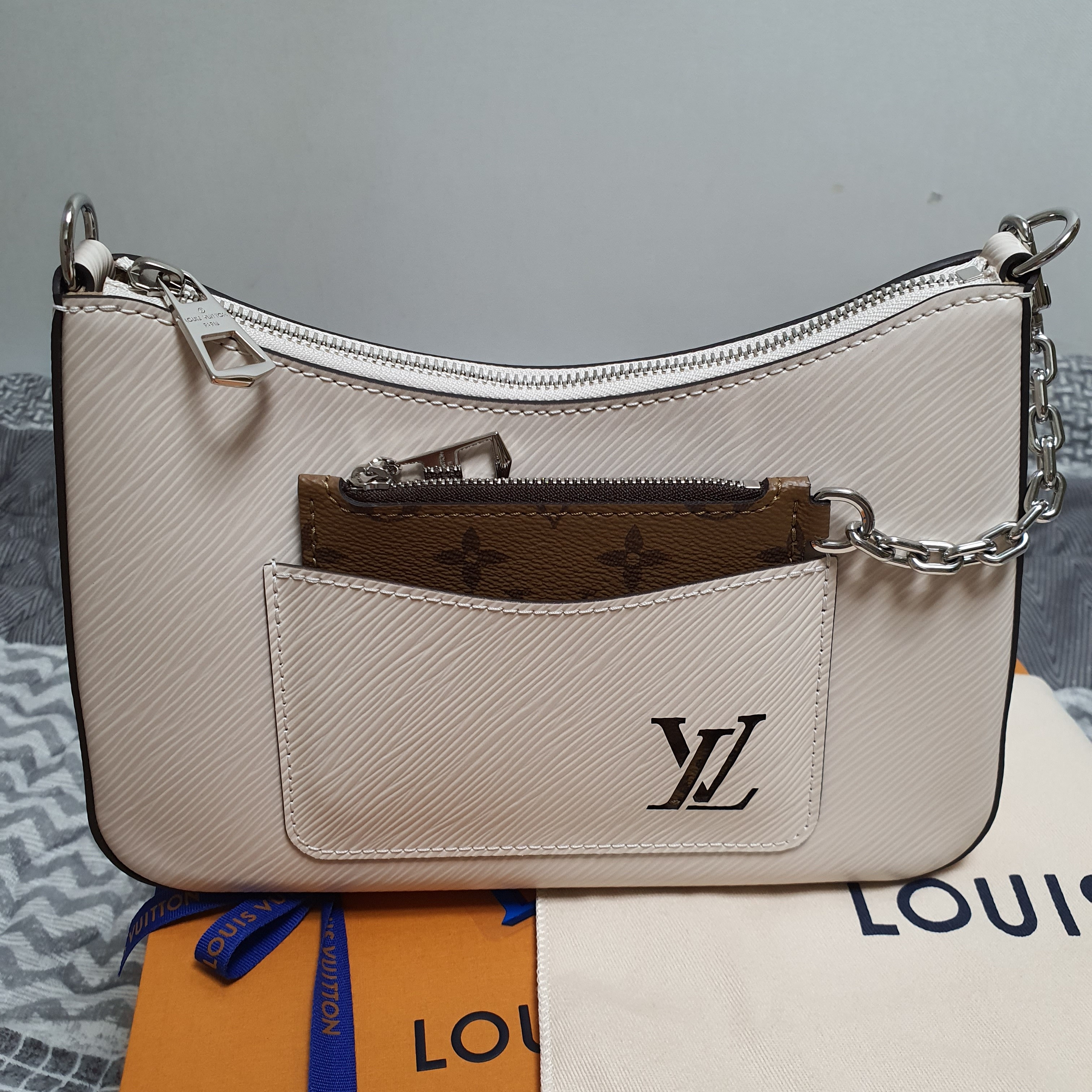 Louis Vuitton Marelle Epi Quartz 착용 스타일 - 2