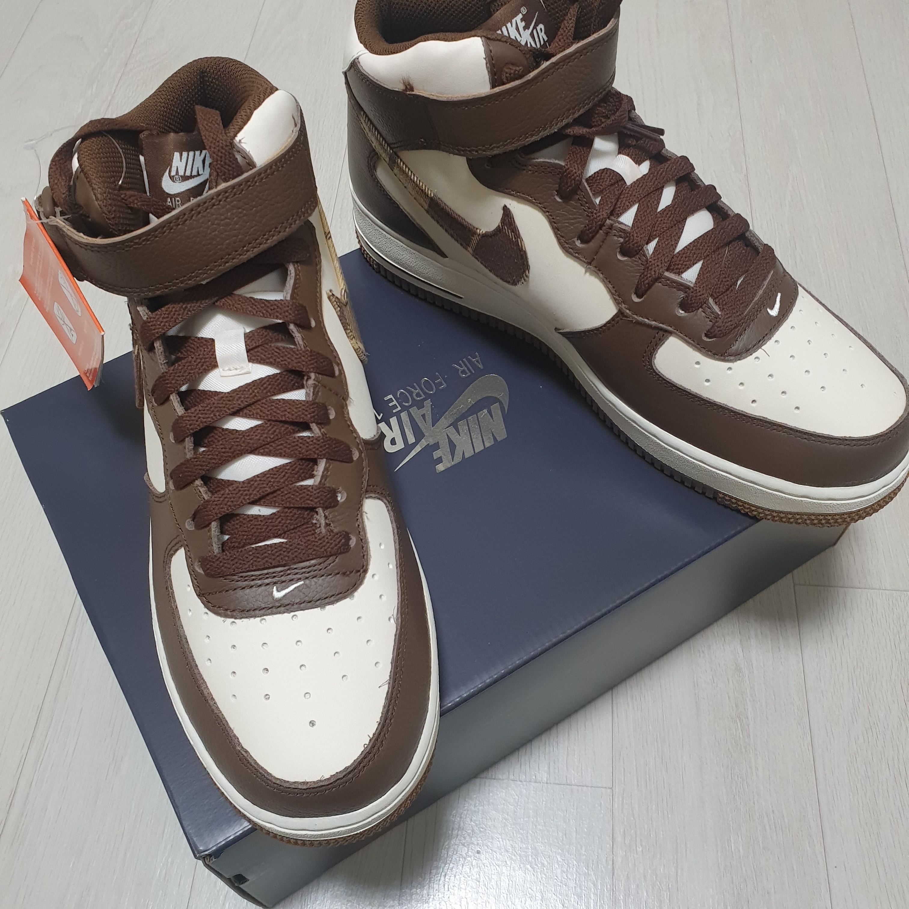Nike Air Force 1 Mid '07 LX Cacao Wow and Pale Ivory 착용 스타일 - 2