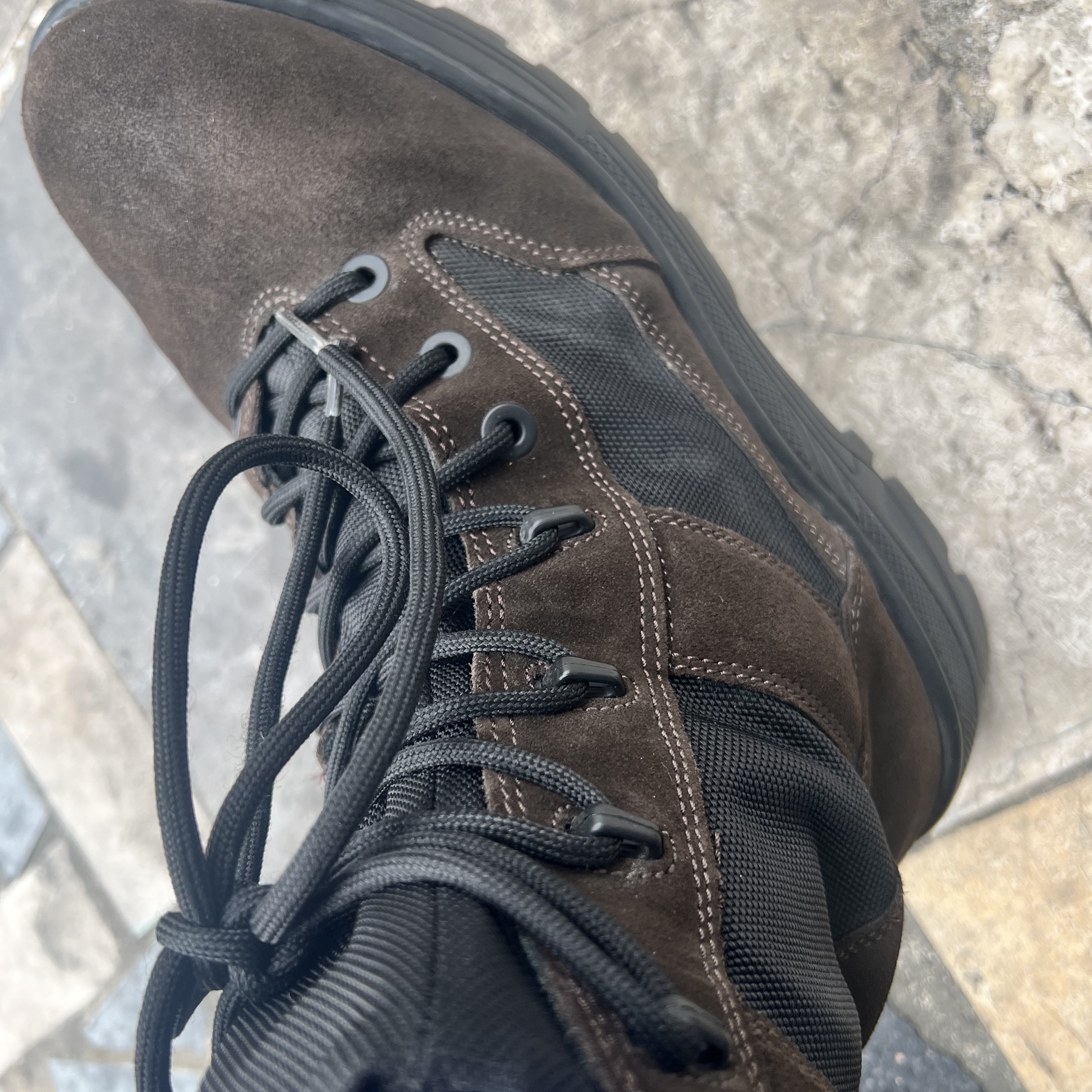 Yeezy Season 3 Military Boot Onyx Shade 착용 스타일 - 3