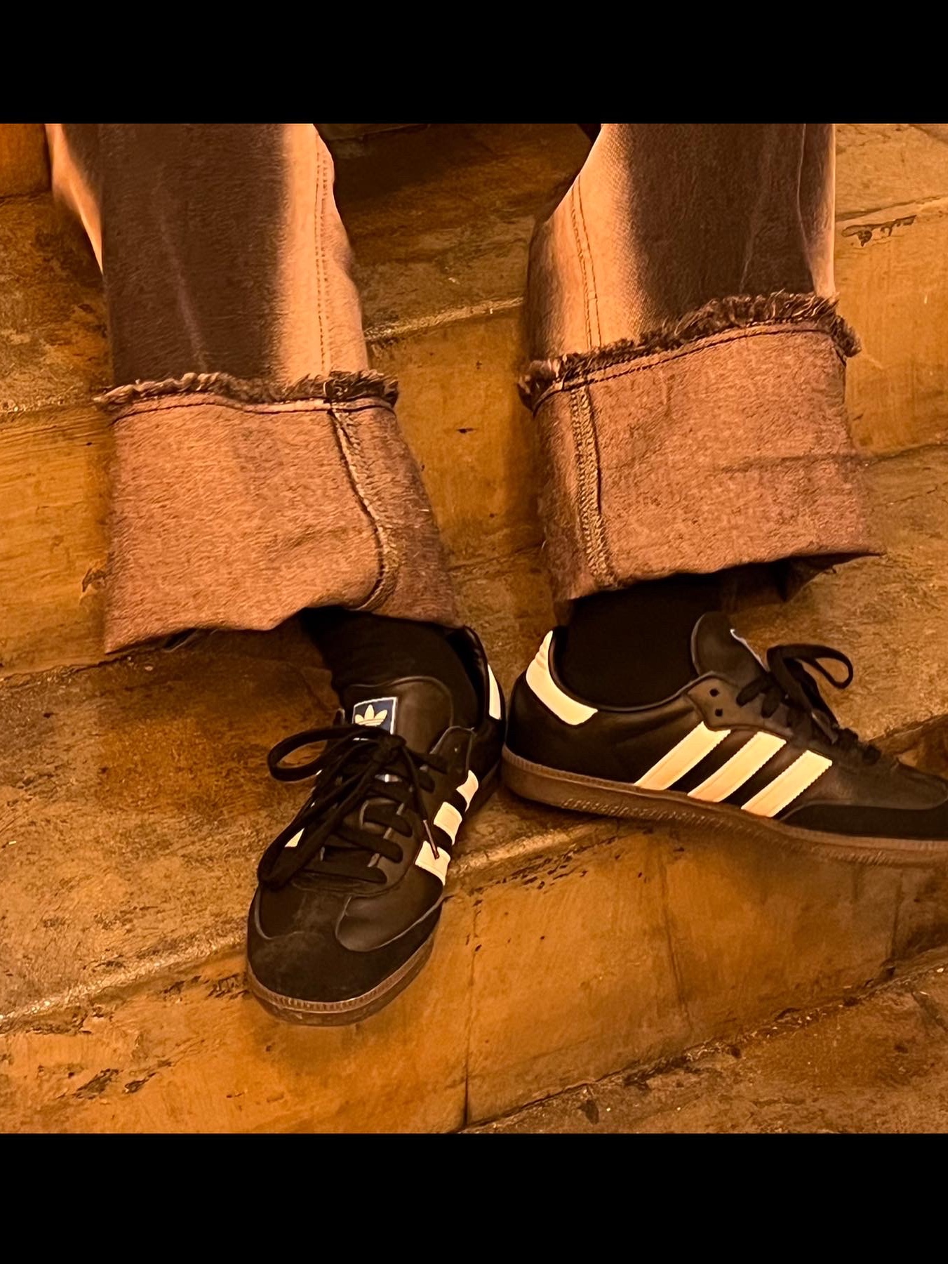 Adidas Samba OG Black White Gum 착용 스타일 - 2