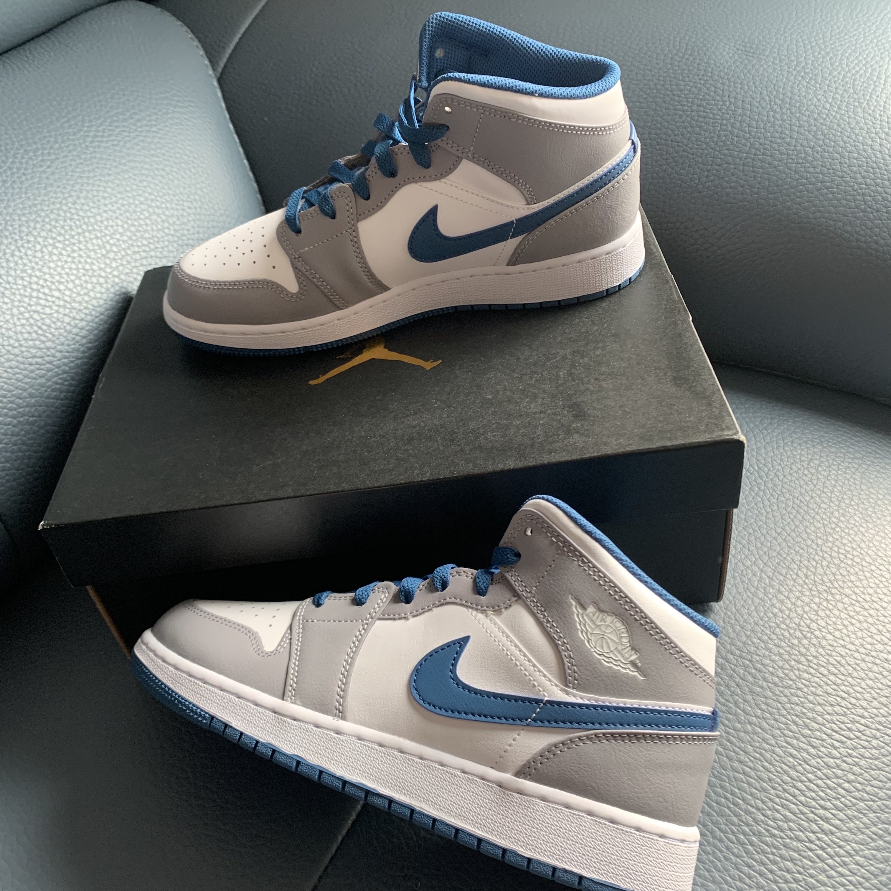 (GS) Jordan 1 Mid Cement Grey True Blue 착용 스타일
