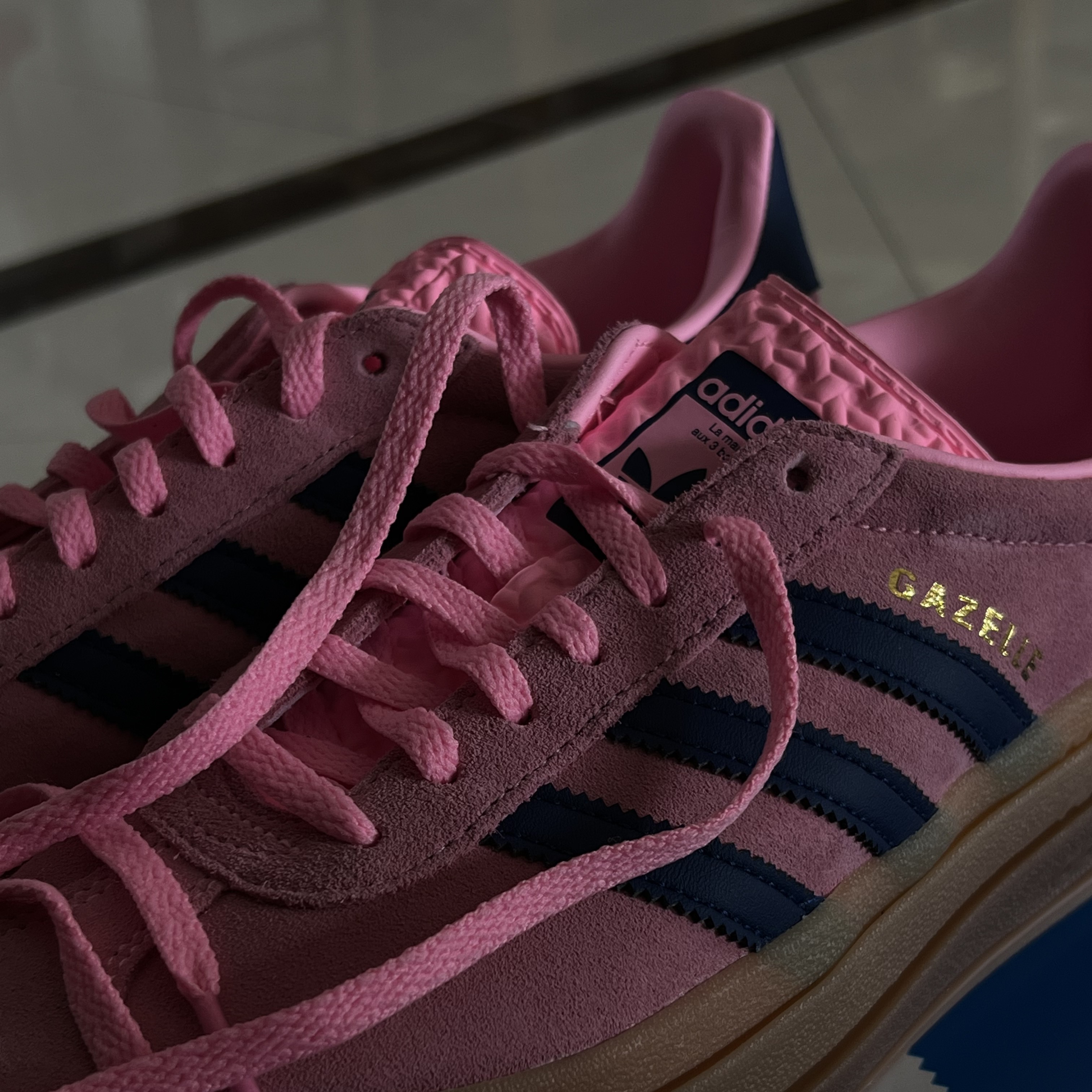 (W) Adidas Gazelle Bold Pink Glow Victory Blue 착용 스타일 - 5