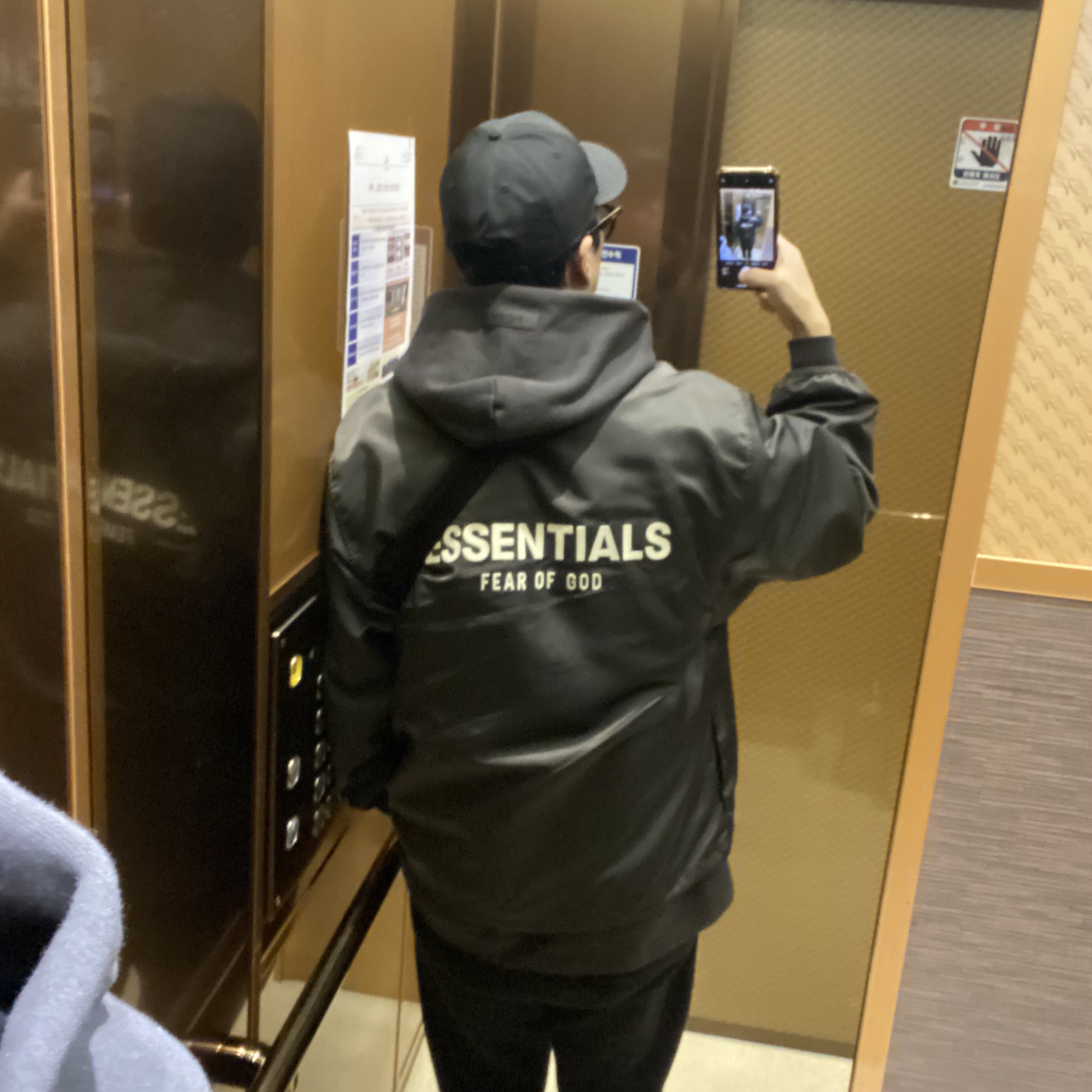 Essentials Coaches Jacket Iron - 22SS, Adidas Yeezy Boost 350 V2 Core Black White 2022 착용 스타일 - 2
