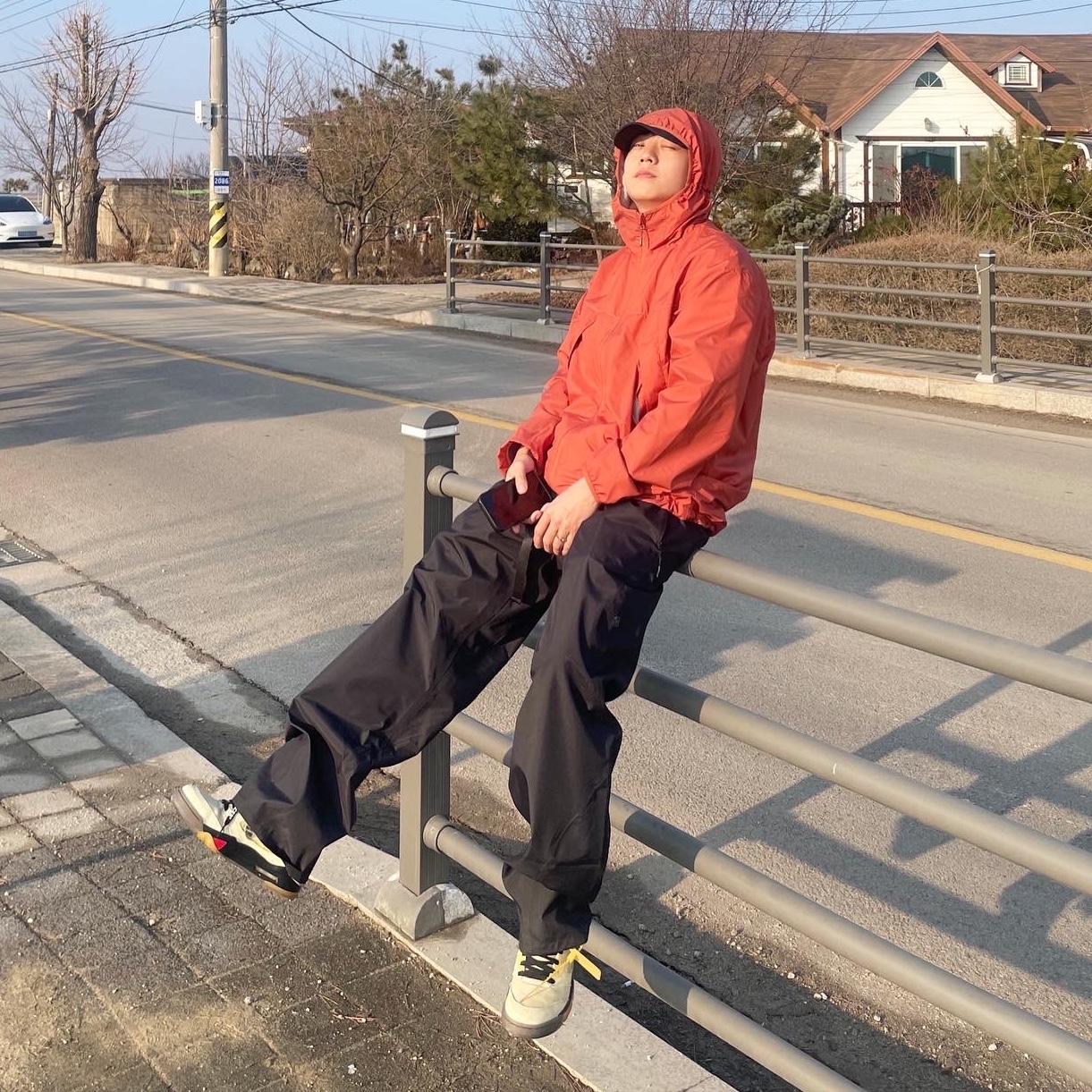 Jordan 5 x Off-White Retro SP Sail Fire Red 착용 스타일