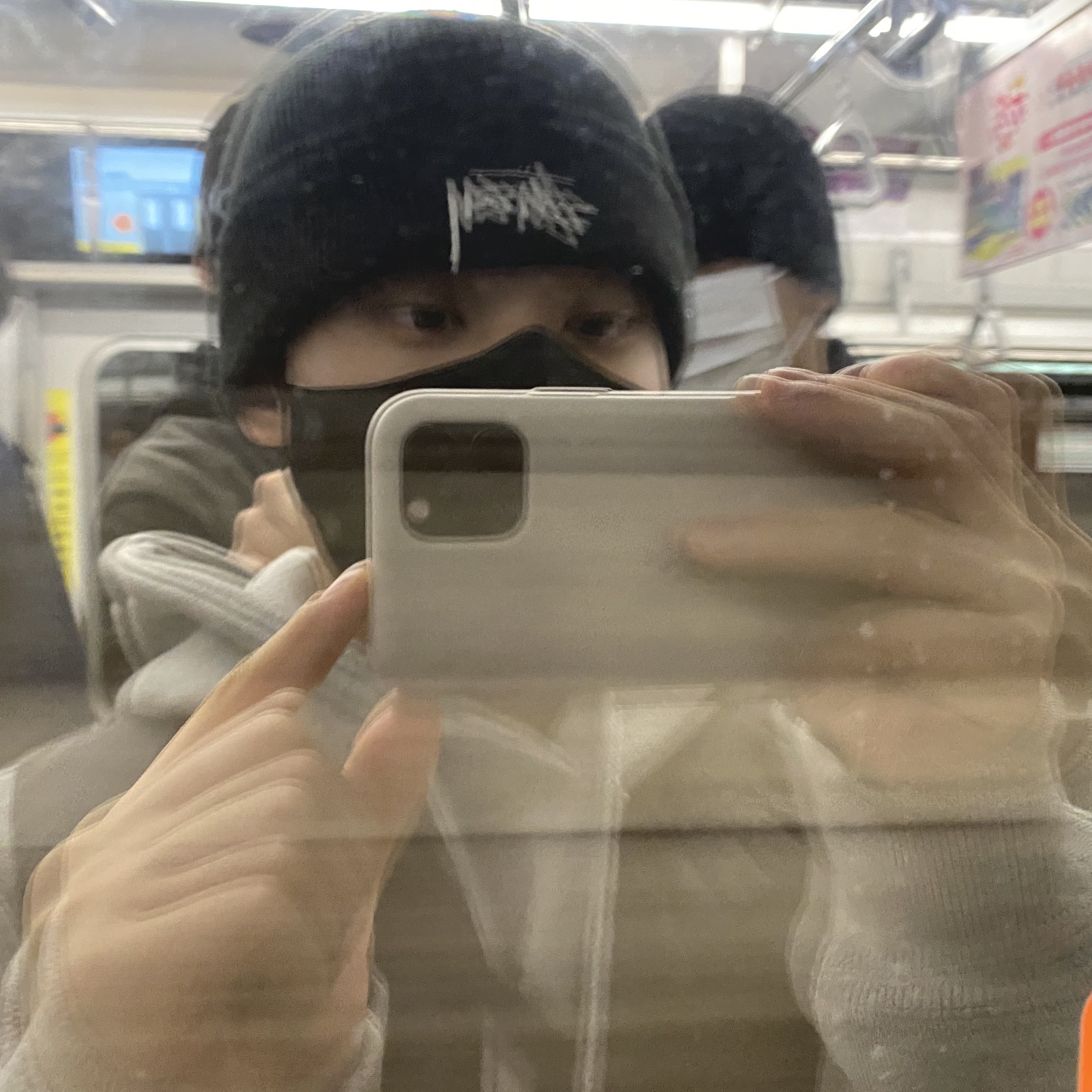 Stussy Stock Cuff Beanie Black 착용 스타일 - 2