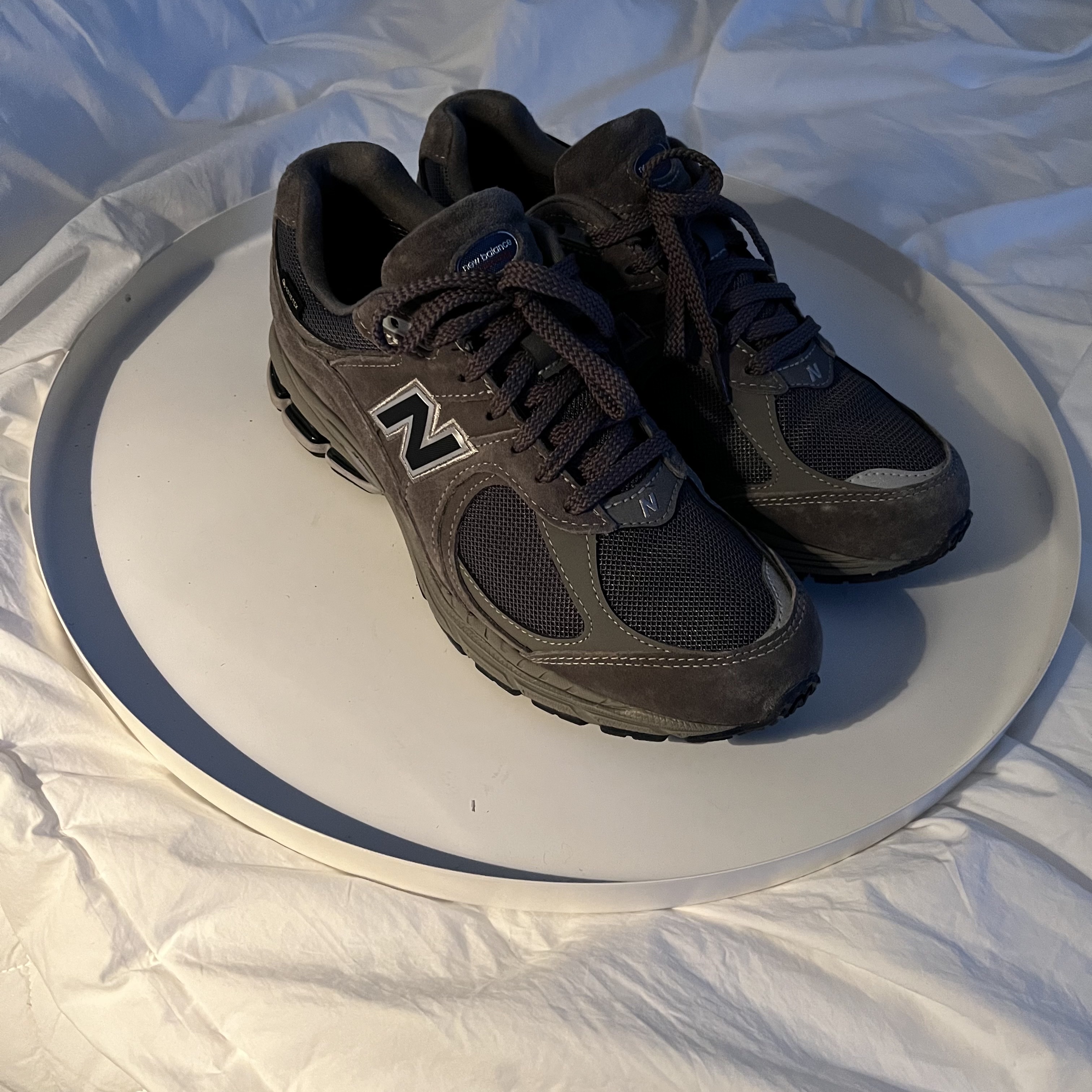 New Balance 2002R Gore-Tex Castlerock Natural Indigo 착용 스타일