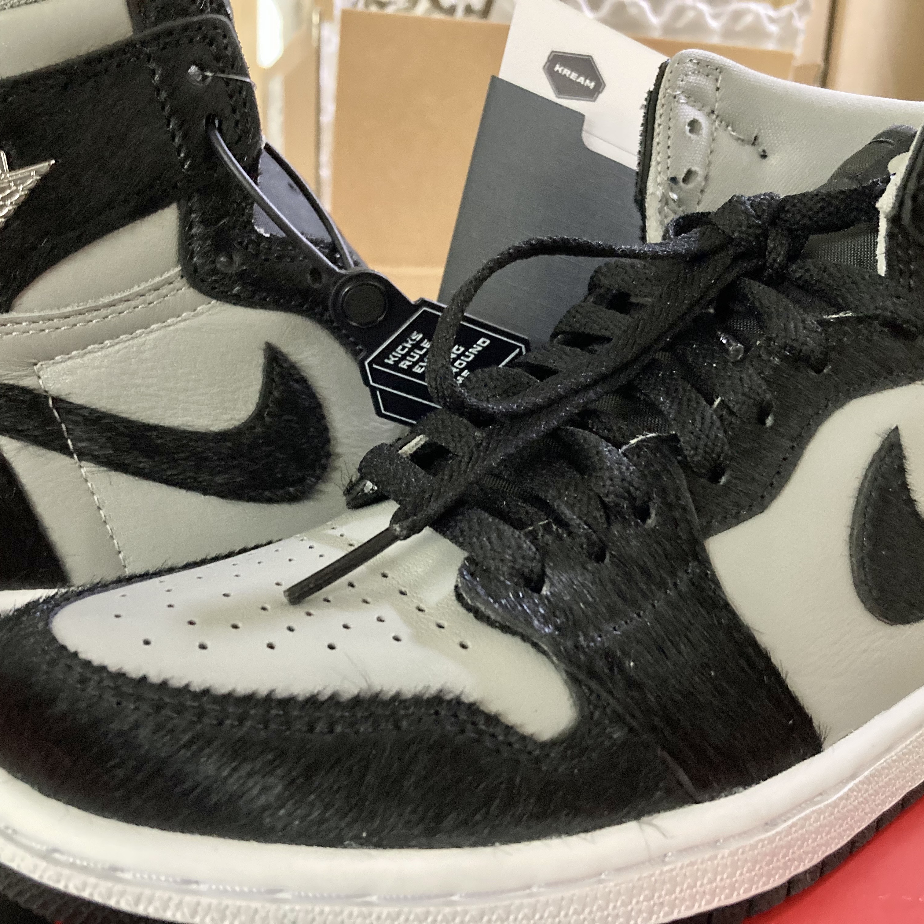 (W) Jordan 1 Retro High OG Medium Grey 착용 스타일 - 2