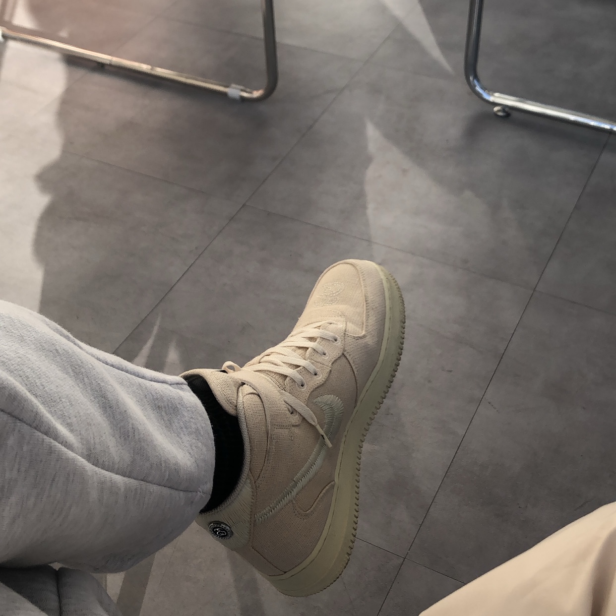 Nike x Stussy Air Force 1 '07 Mid SP Fossil 착용 스타일 - 1