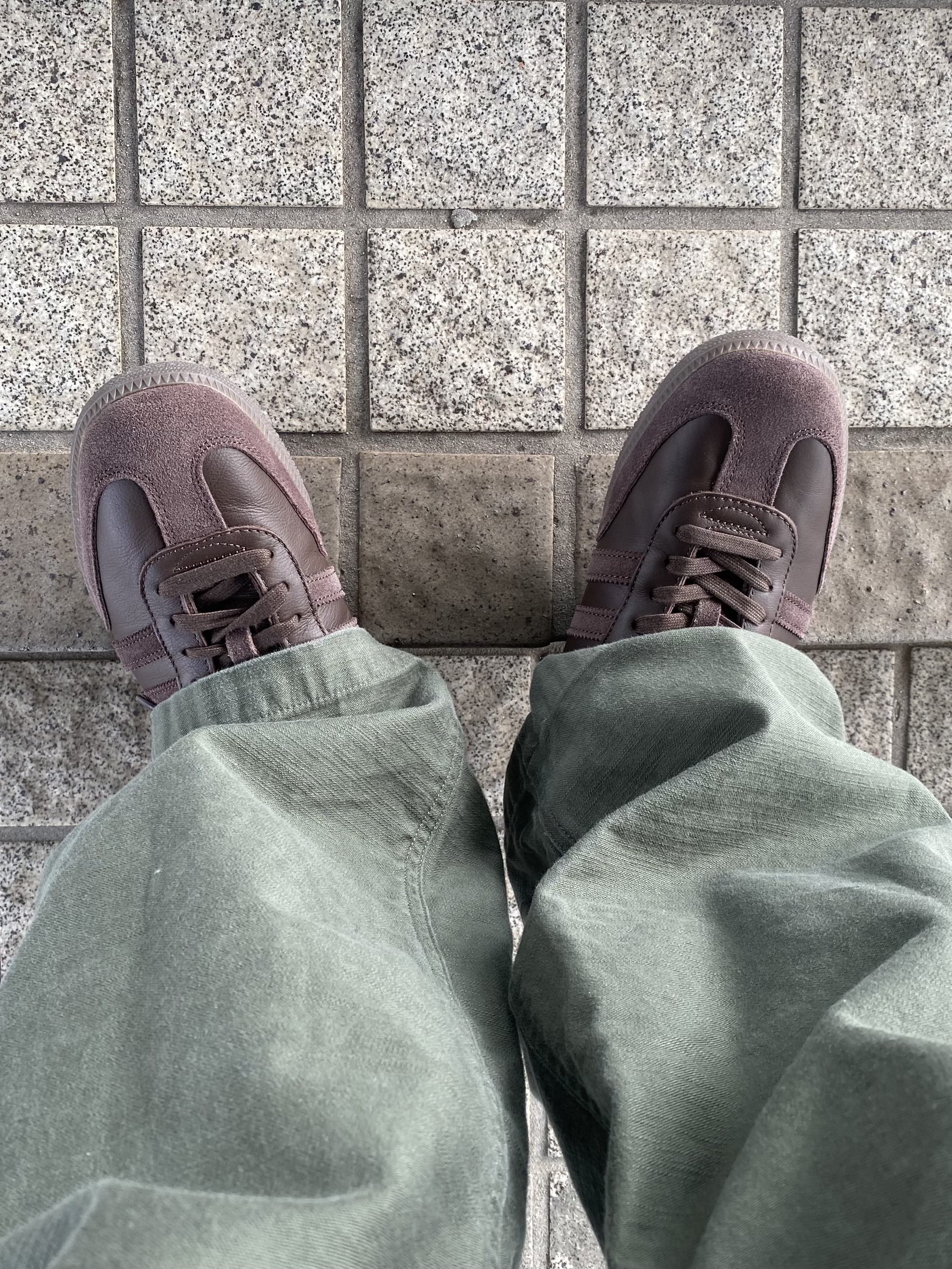 Adidas Samba Brown 착용 스타일 - 2