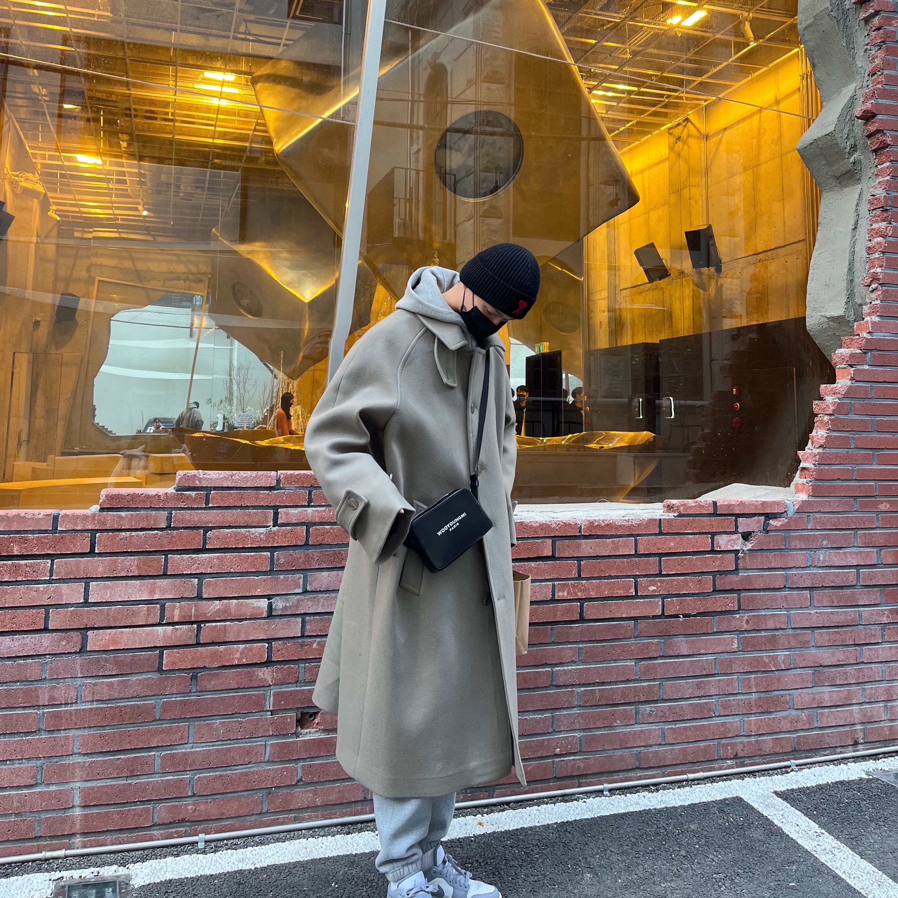 Undermycar Majanne Multi Button Oversized Wool Coat Kelp - 22FW, Wooyoungmi Square Mini Bag Black 착용 스타일 - 1