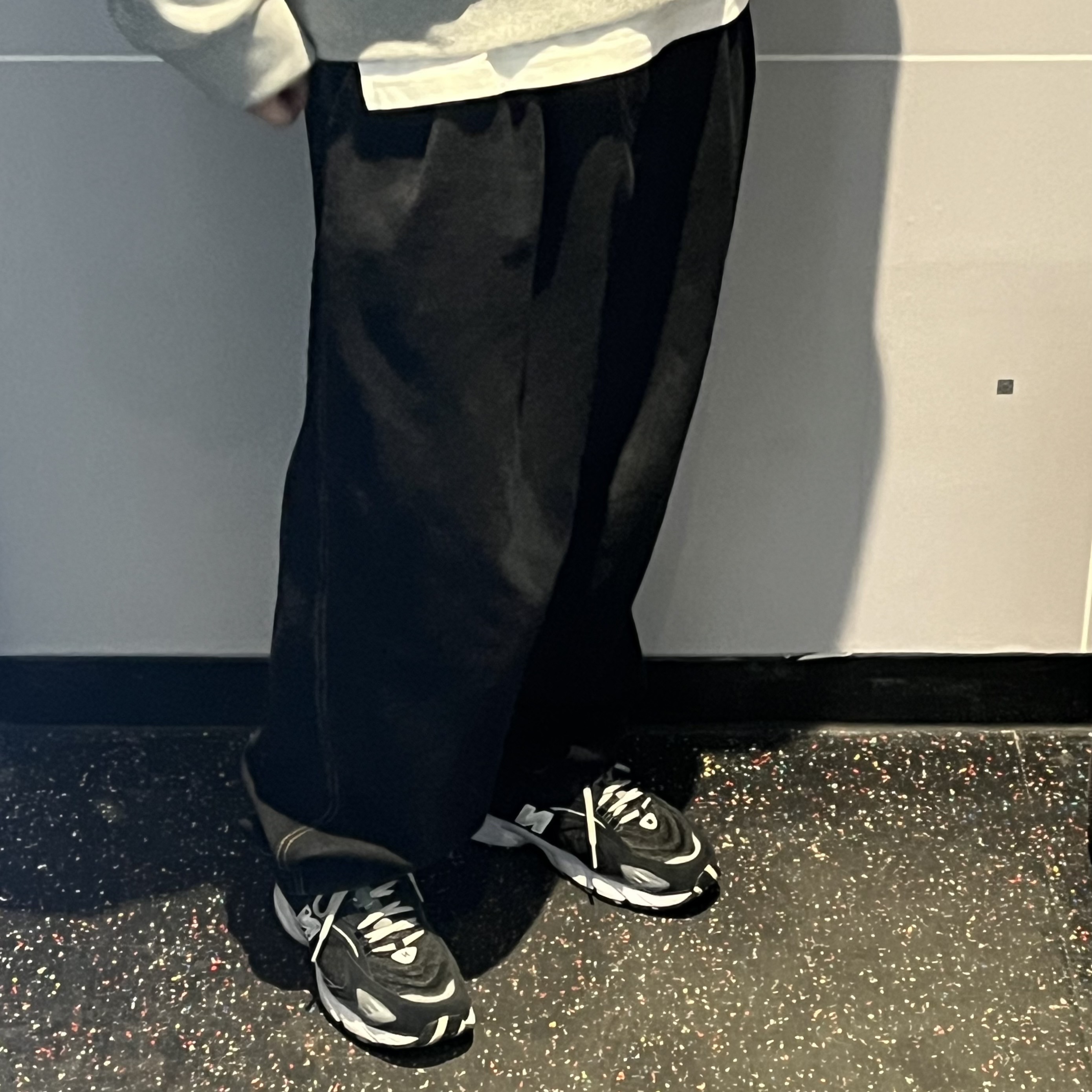 New Balance 725 Black 착용 스타일