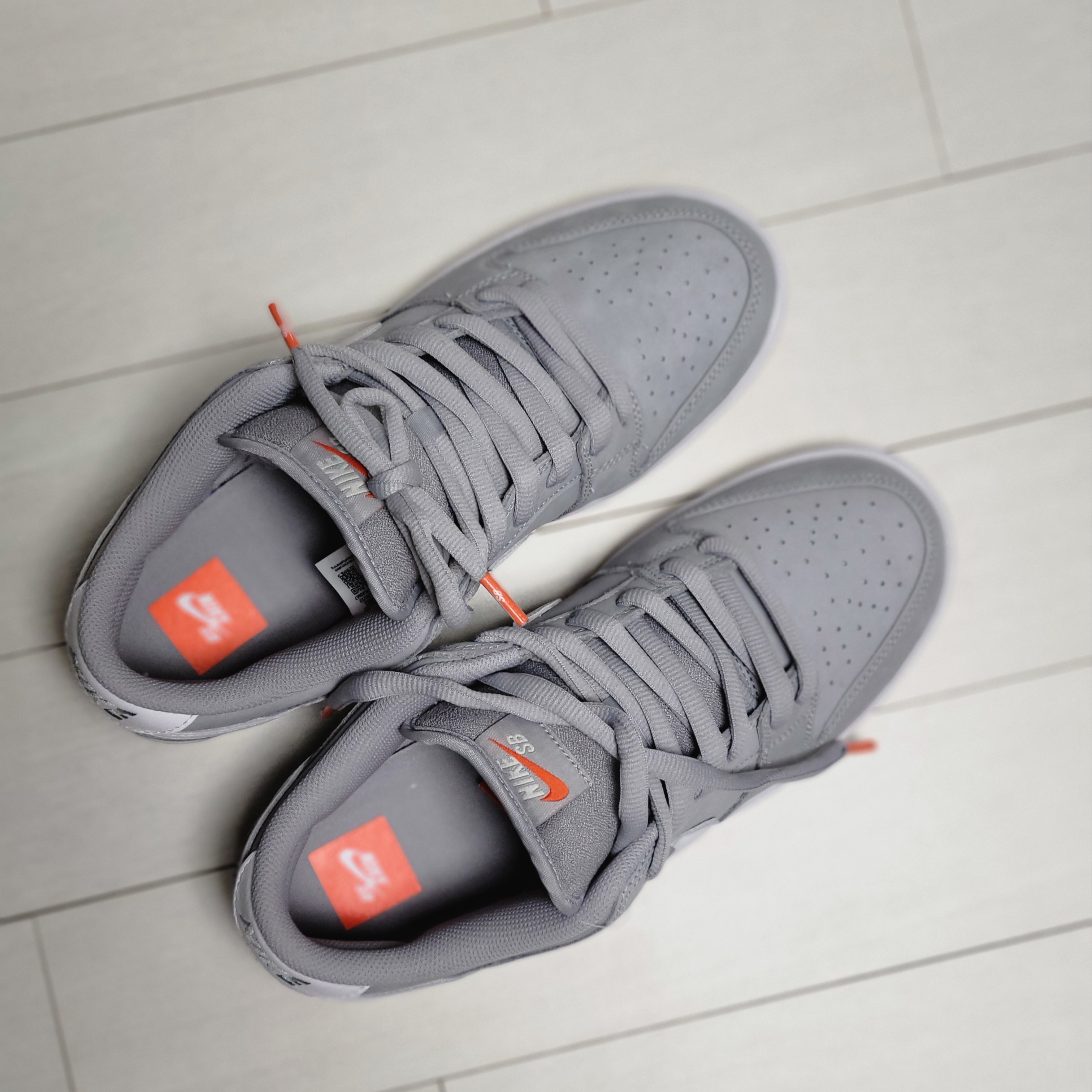Nike Dunk Low Pro SB Wolf Grey White 착용 스타일 - 4
