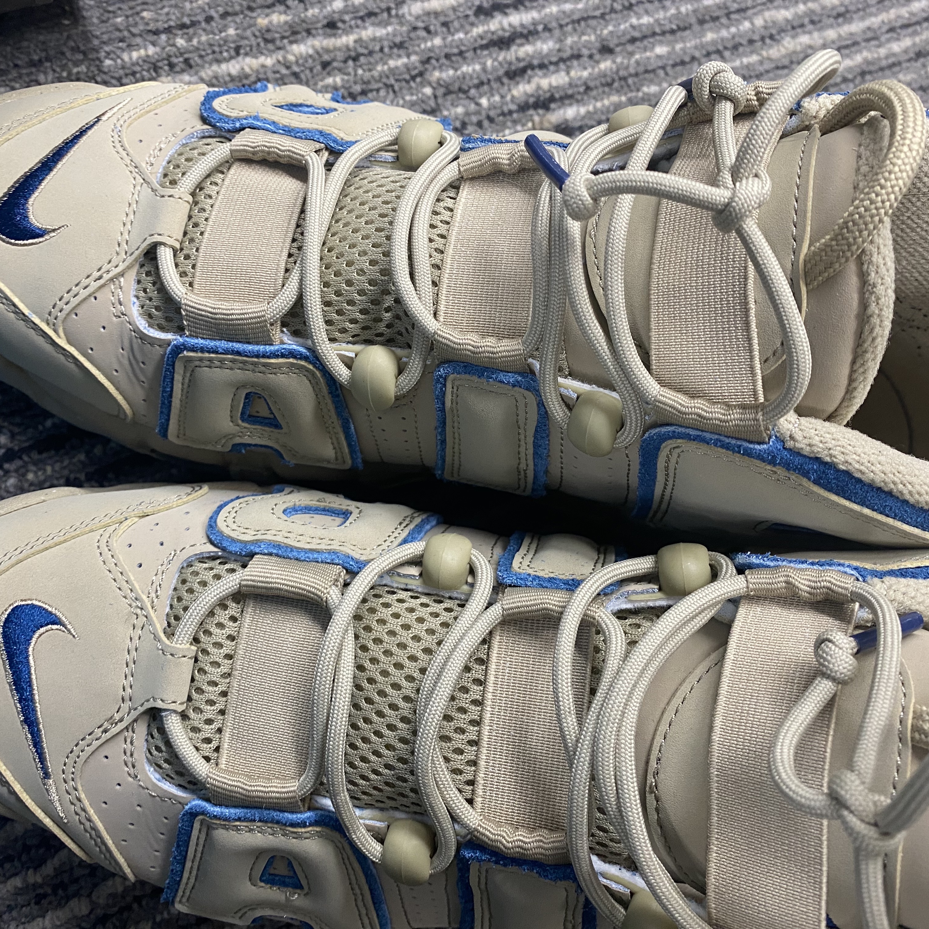 Nike Air More Uptempo Limestone and Valerian Blue 착용 스타일 - 3