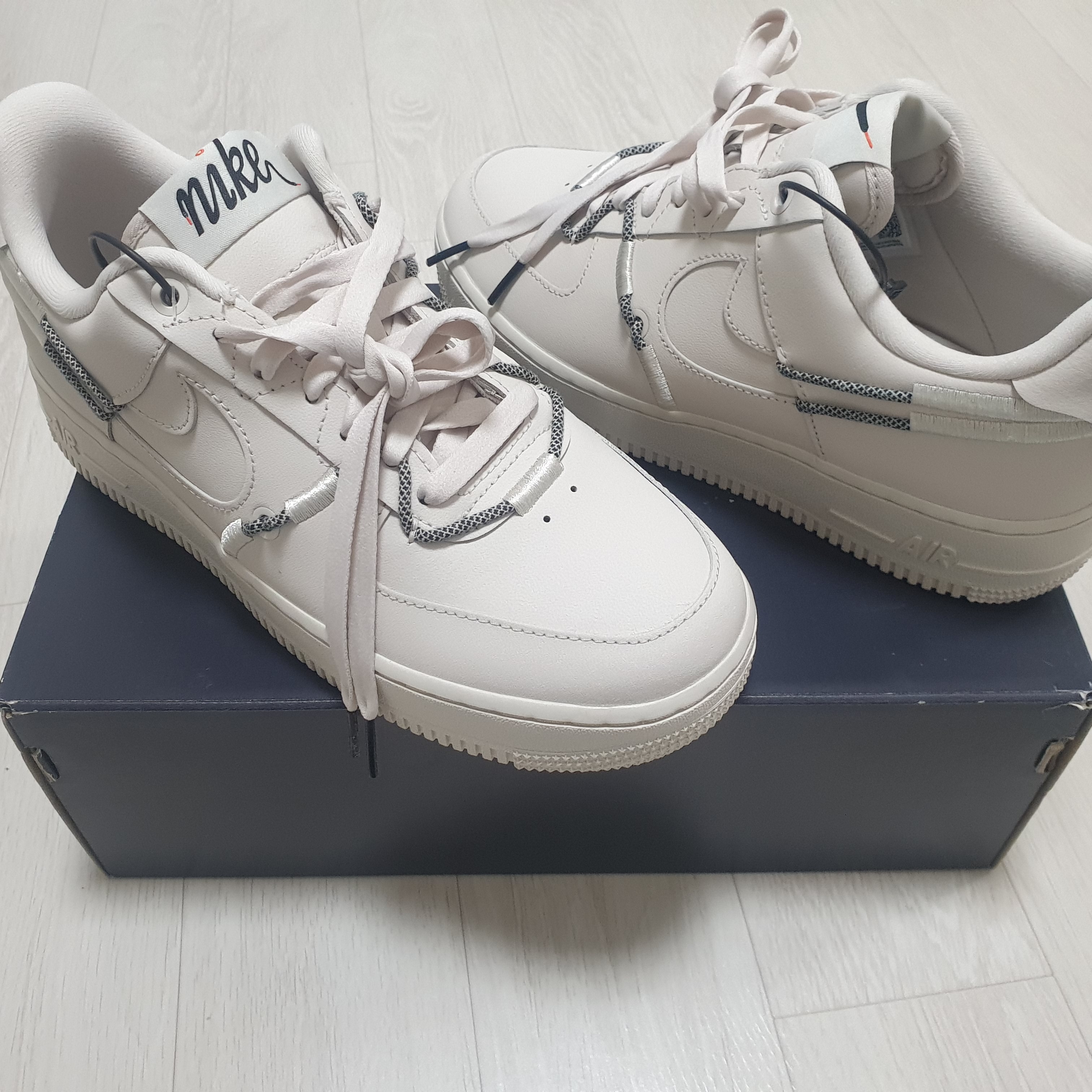 (W) Nike Air Force 1 '07 LX Light Orewood Brown 착용 스타일 - 1