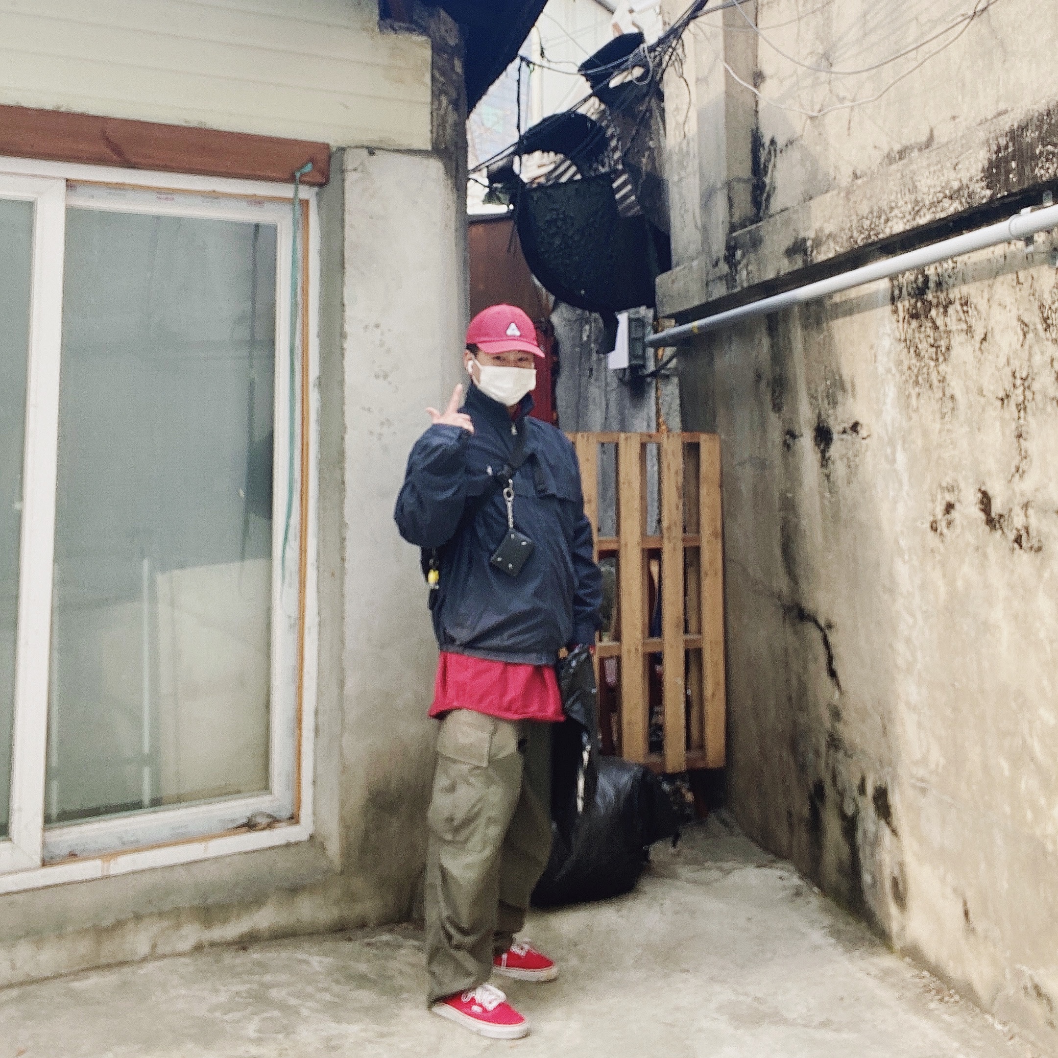 Palace Tri-Ferg Patch 6-Panel Dark Red - 22SS, Maison Margiela Keyring Wallet Black 착용 스타일
