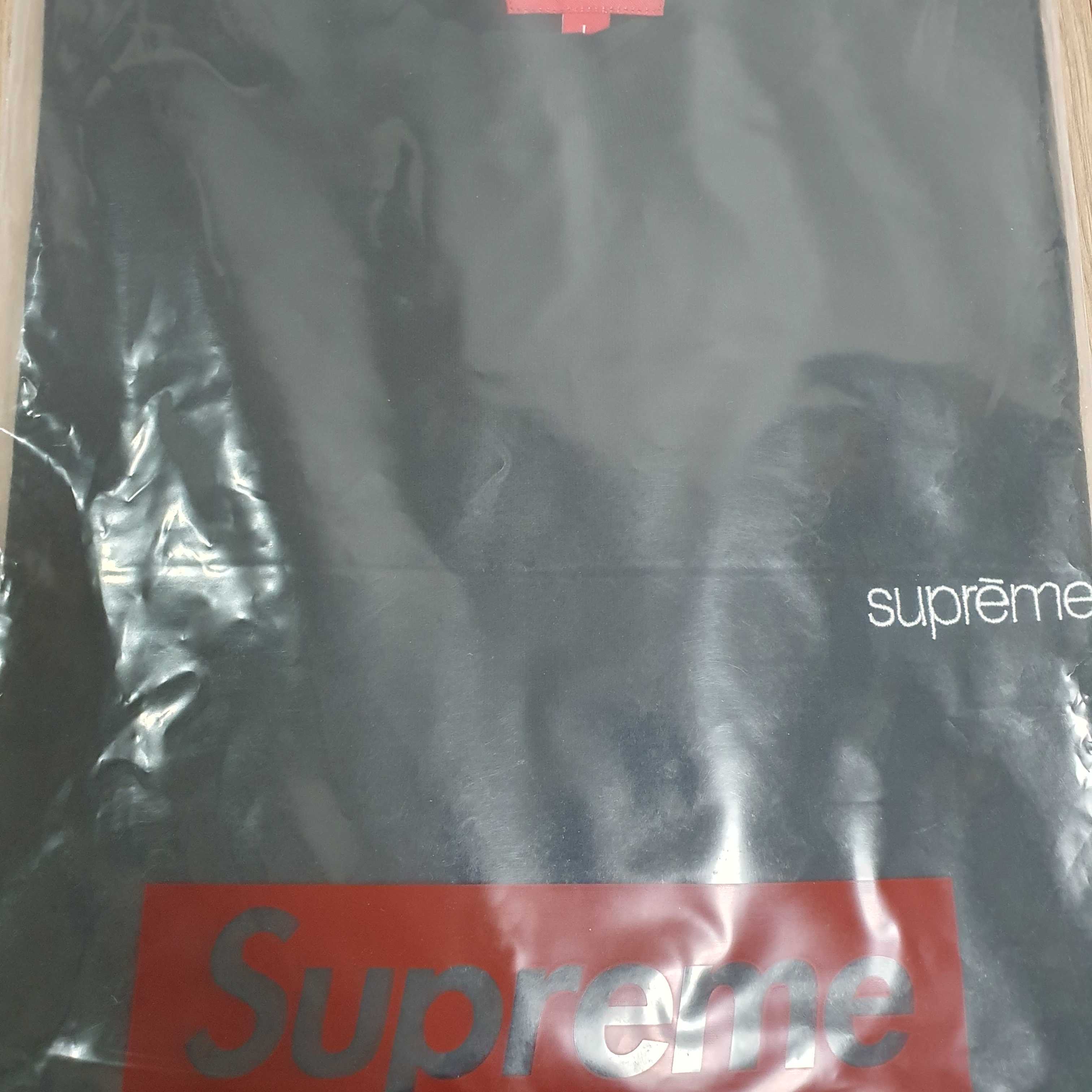 Supreme Mock Neck L/S Top Black 착용 스타일