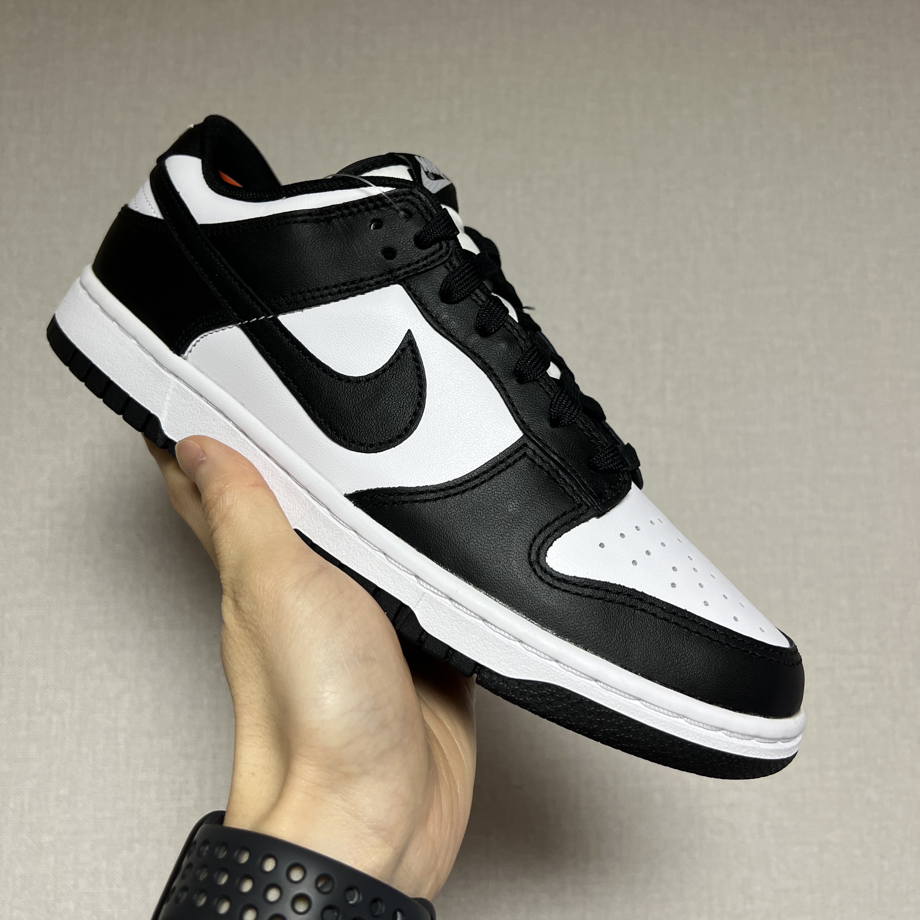 Nike Dunk Low Retro Black 착용 스타일 - 1