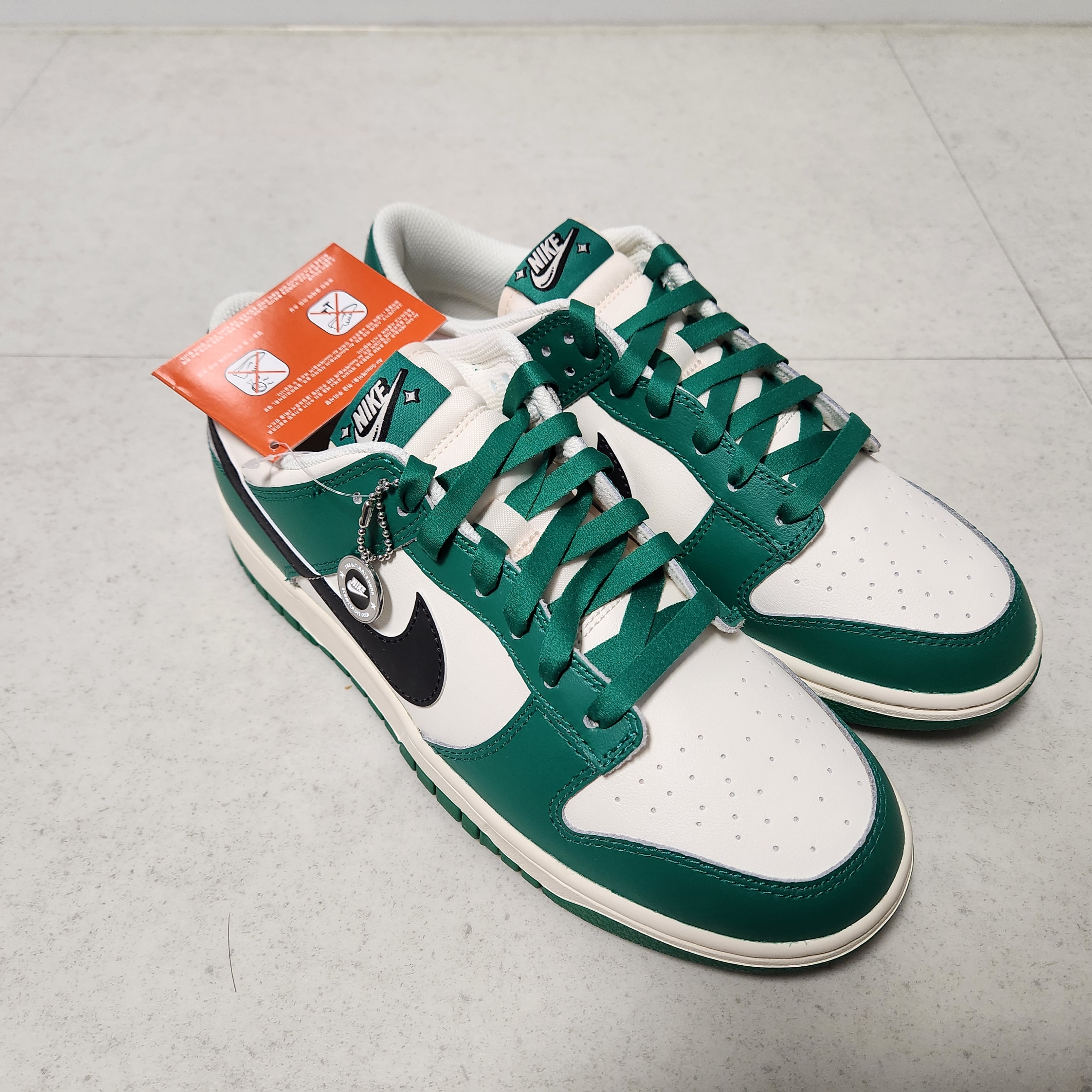 Nike Dunk Low Retro SE Jackpot Malachite 착용 스타일 - 2