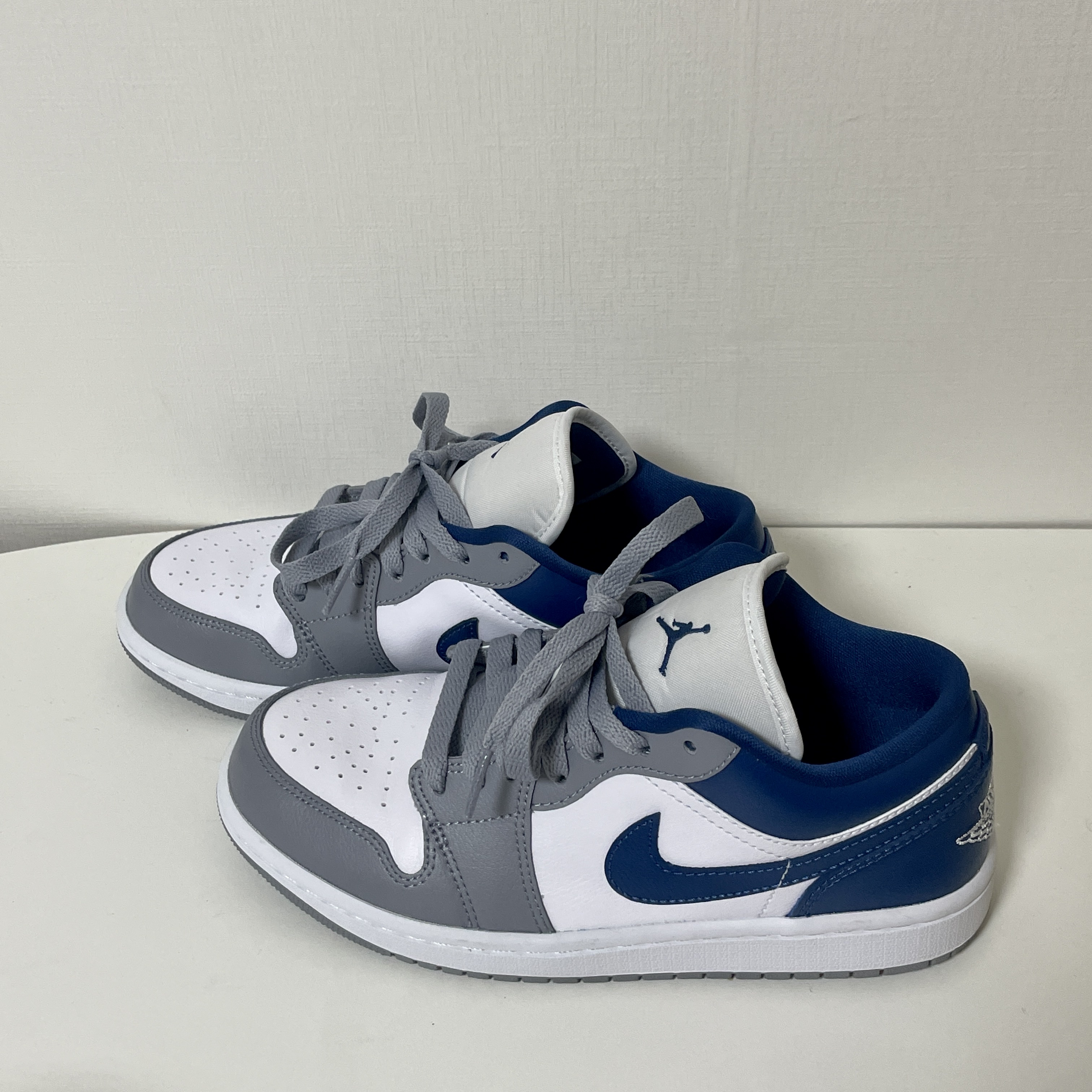 (W) Jordan 1 Low White Grey Blue 착용 스타일 - 1