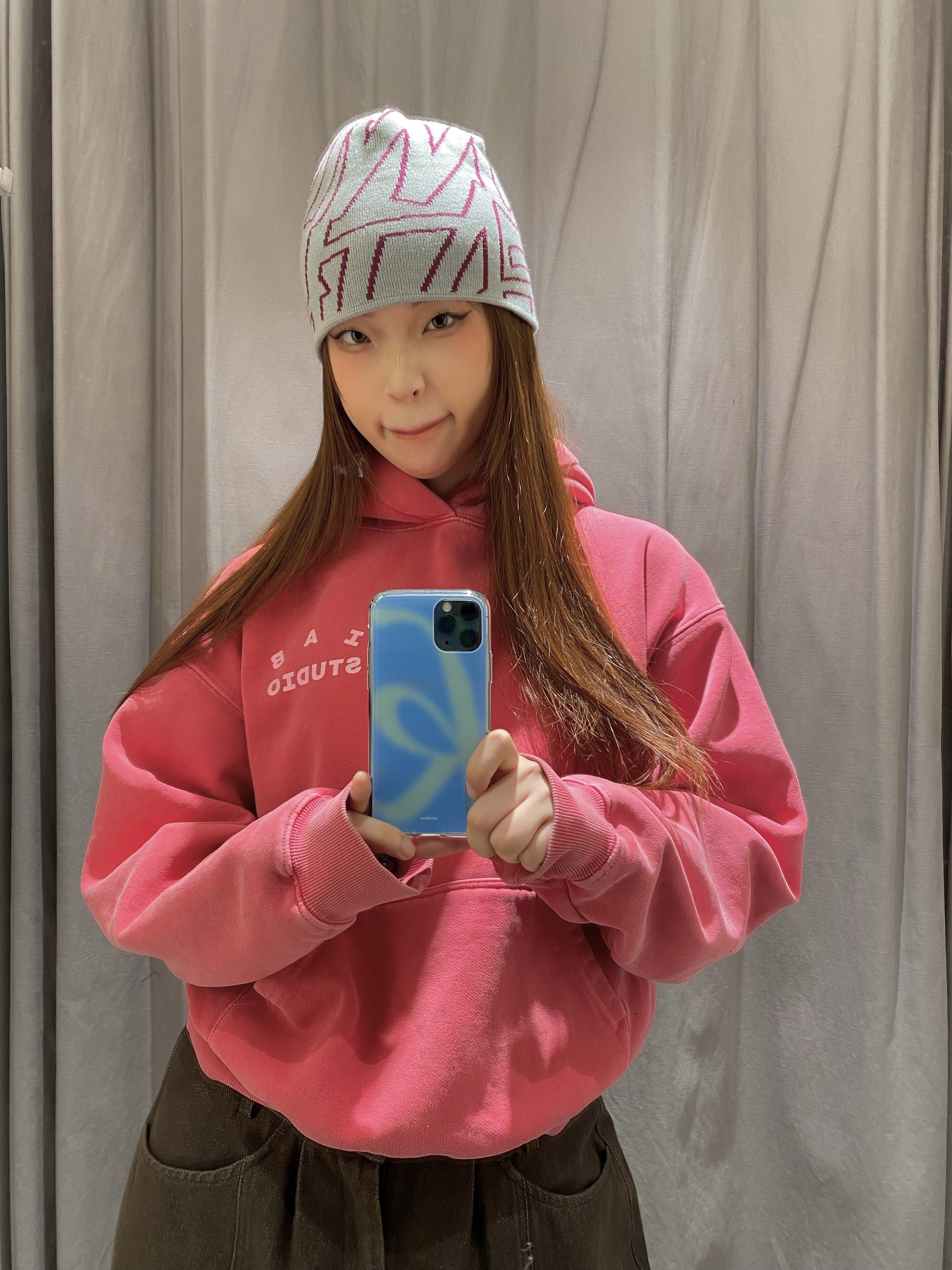 IAB Studio Pigment Hoodie & Sack Coral 착용 스타일 - 2