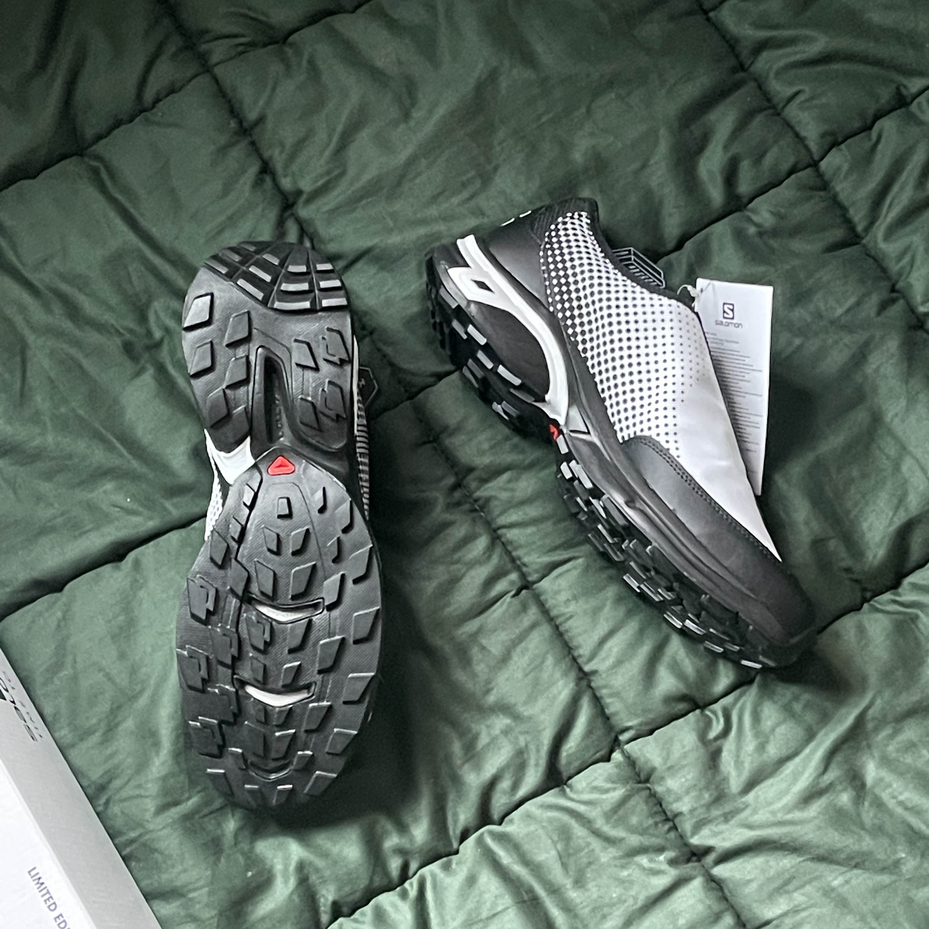 Salomon x Comme des Garcons Homme Plus SR901E White Black 착용 스타일 - 2