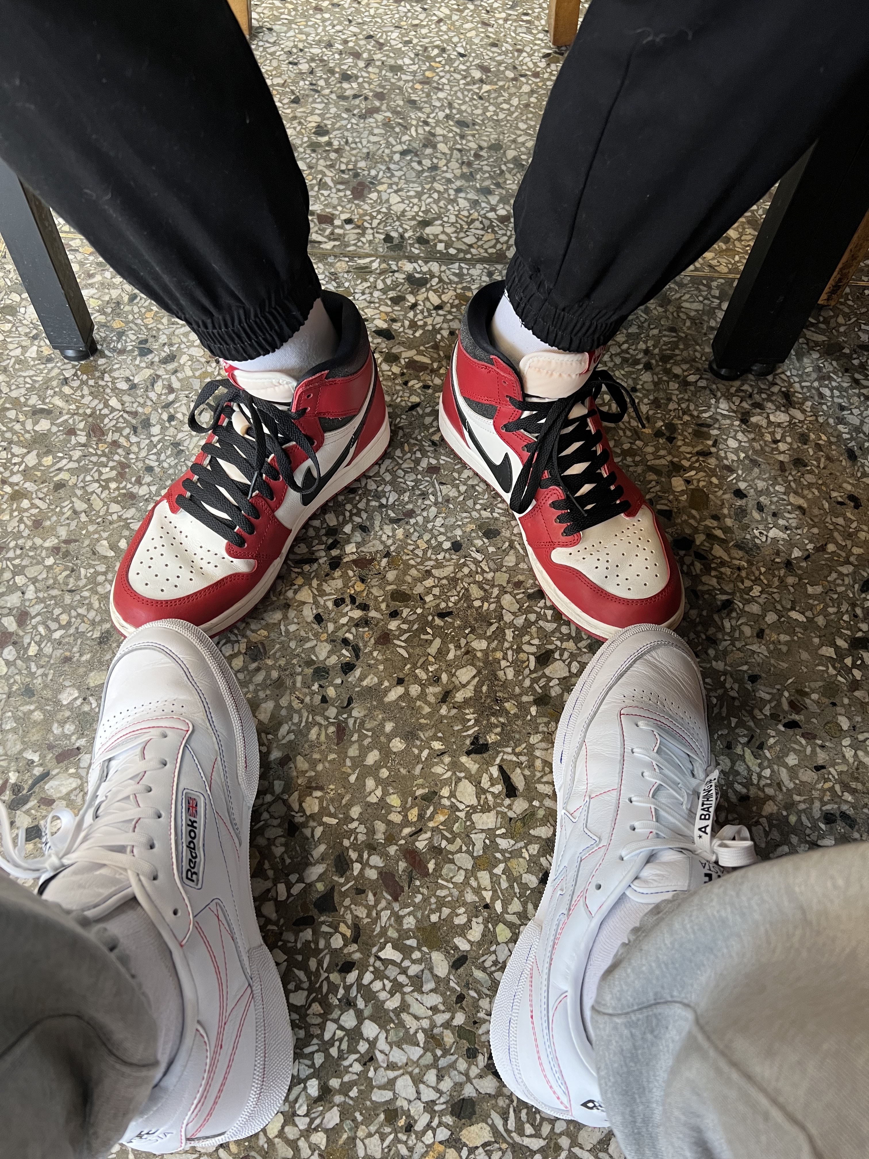 Reebok x BAPE Club C 85 White Contrast Stitch, Jordan 1 Retro High OG Chicago 2022 착용 스타일 - 2