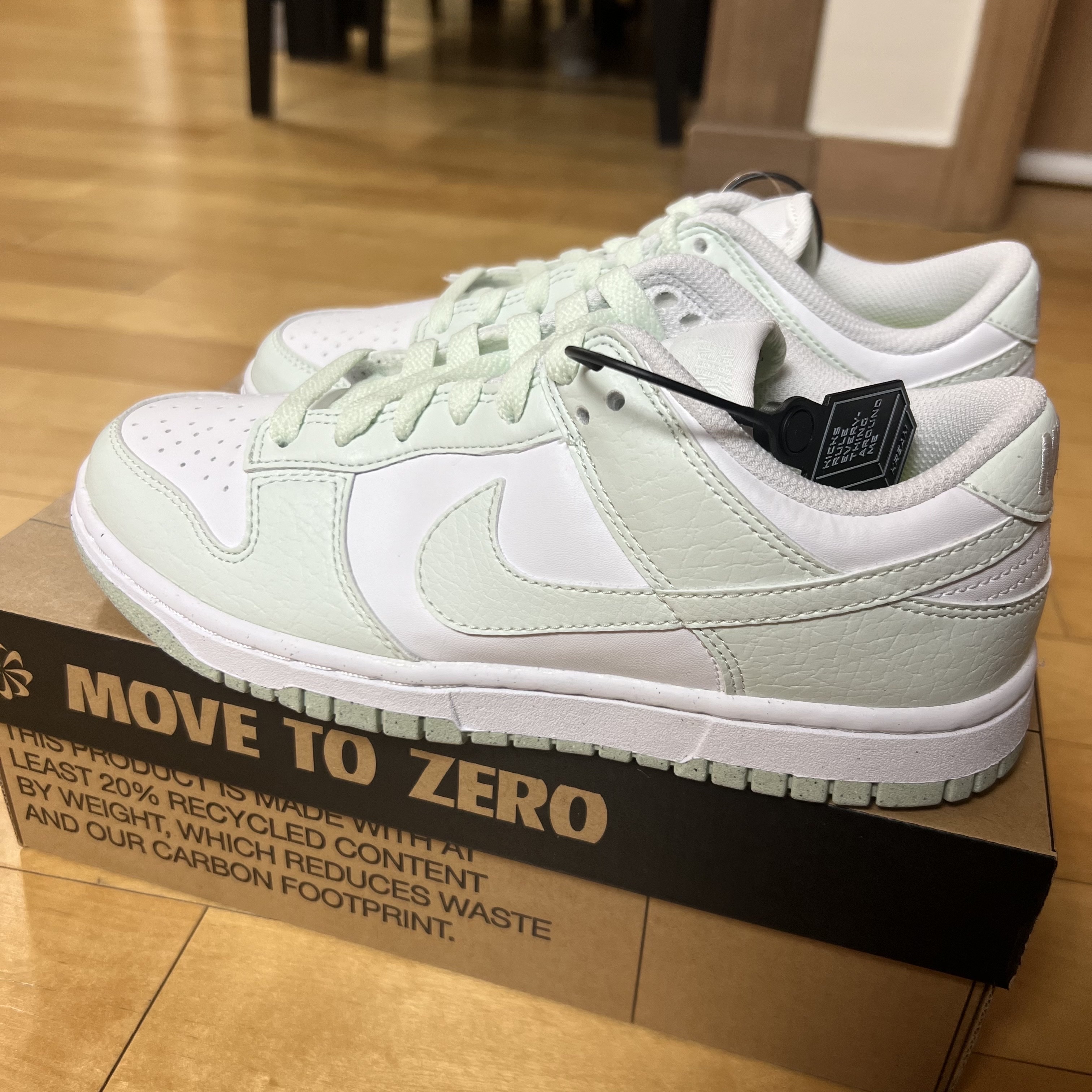 (W) Nike Dunk Low Next Nature Barely Green and White 착용 스타일
