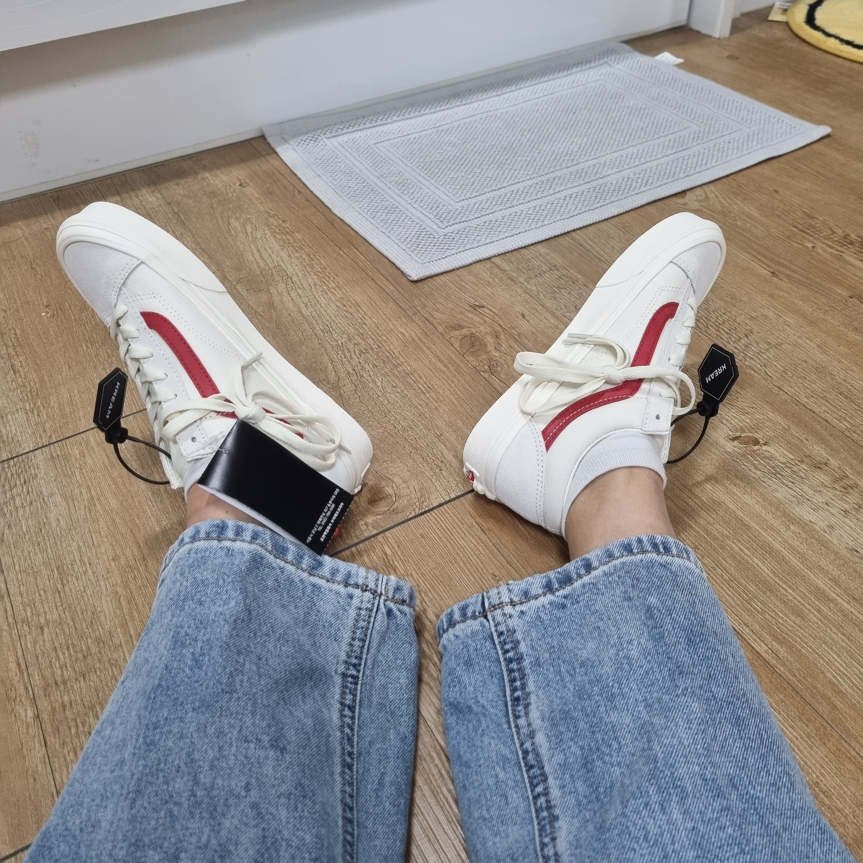 Vans Style 36 Marshmallow Racing Red 착용 스타일