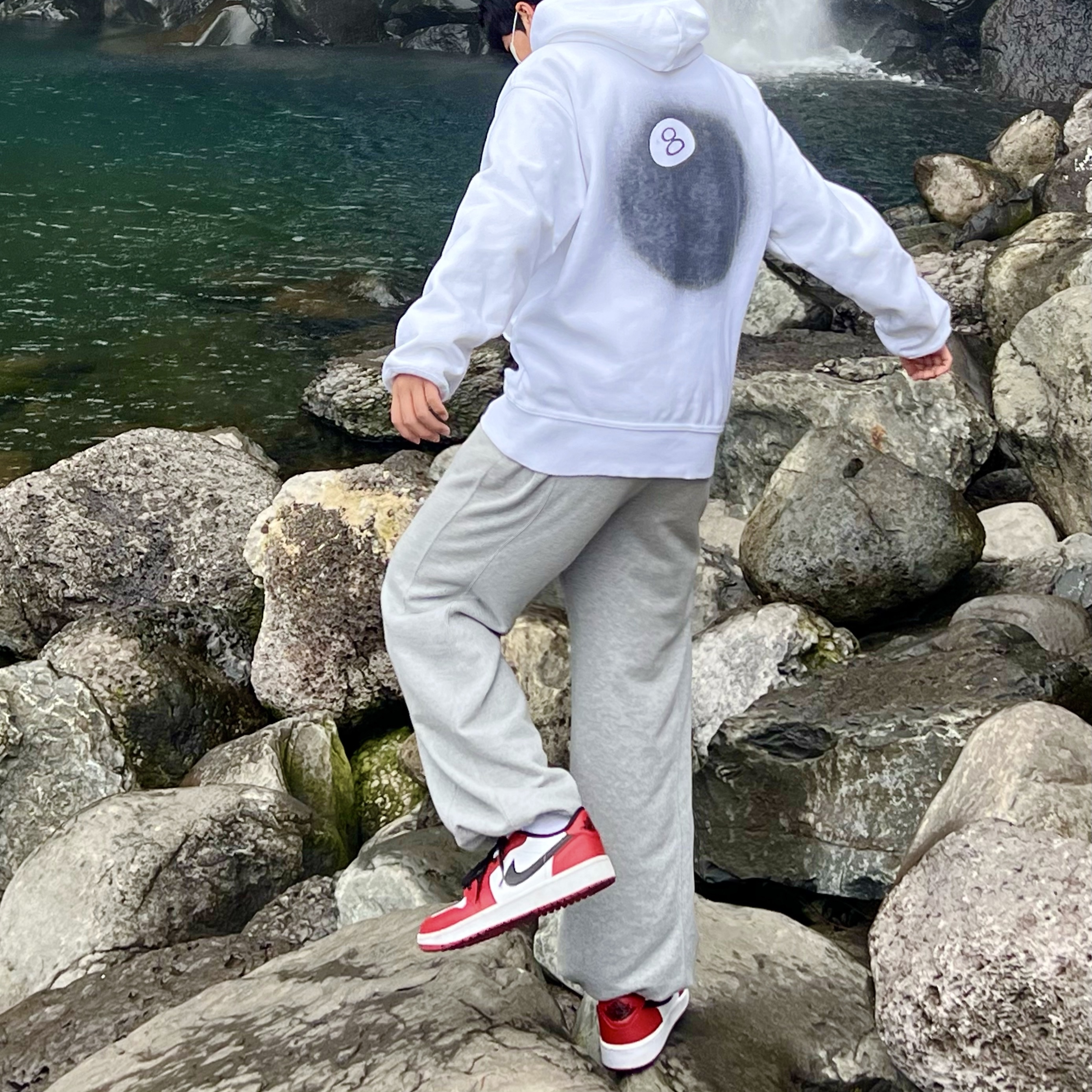 Jordan 1 Low Golf Chicago, Stussy 8 Ball Fade Hoodie White 착용 스타일 - 1