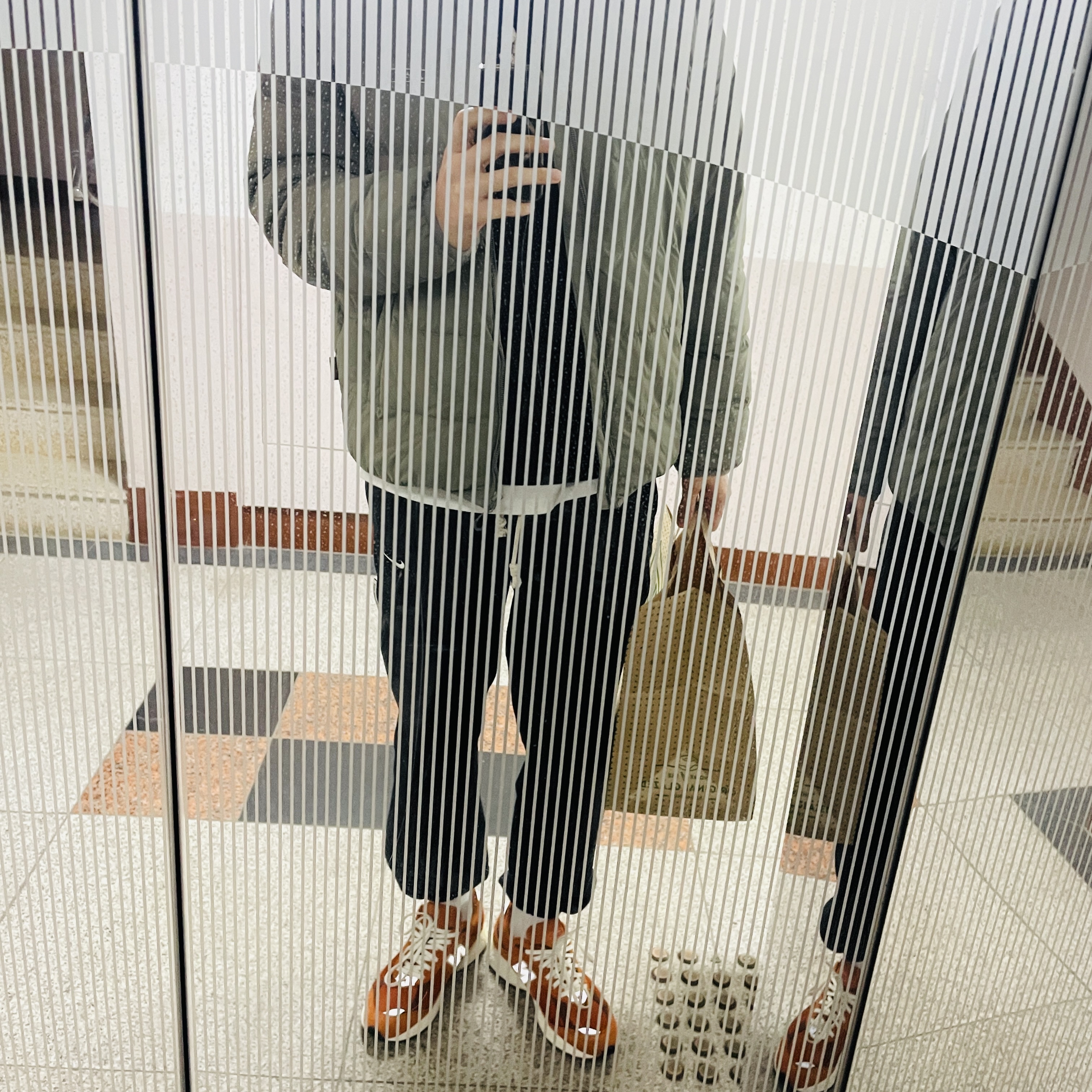 New Balance 2002R Rust Oxide 착용 스타일 - 3