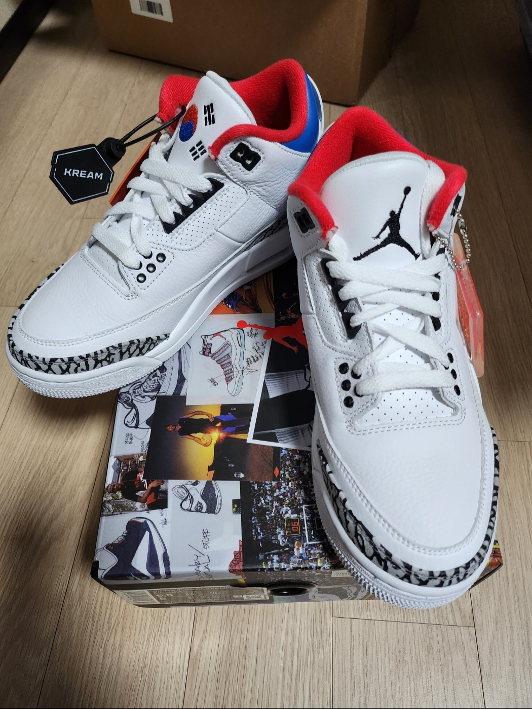 (W) Jordan 3 Retro Seoul, Zara x Ader Error Barrel Leg Jeans Blue 착용 스타일 - 5