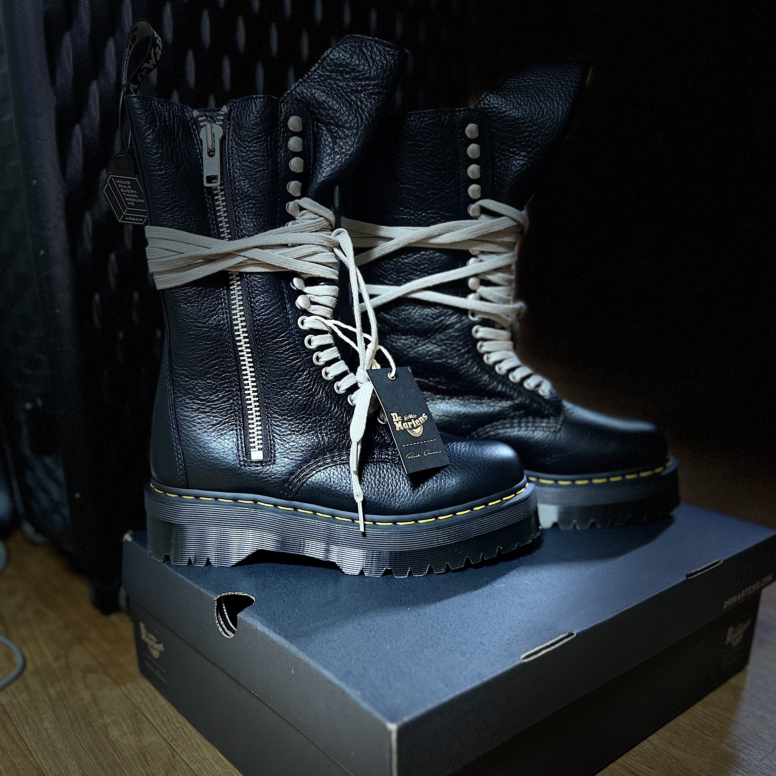 Dr. Martens x Rick Owens 1918 RO Leather Lace Up Platform Boots Black Lunar 착용 스타일 - 2