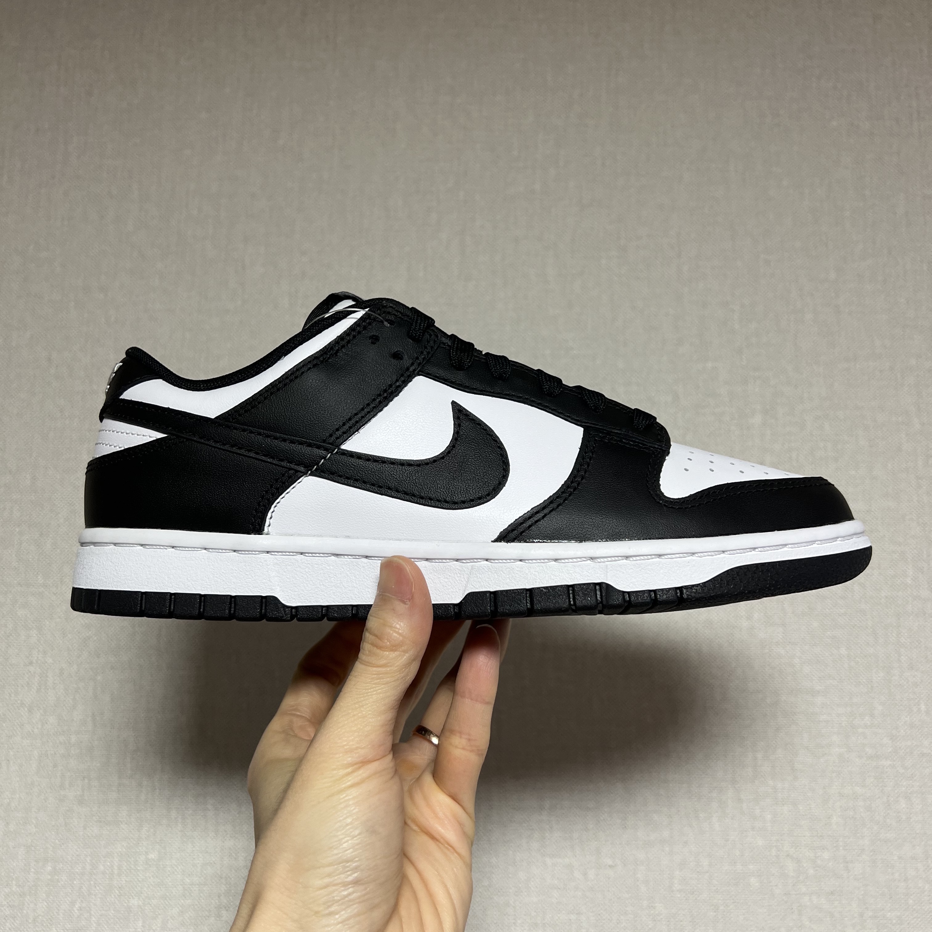 Nike Dunk Low Retro Black 착용 스타일 - 3