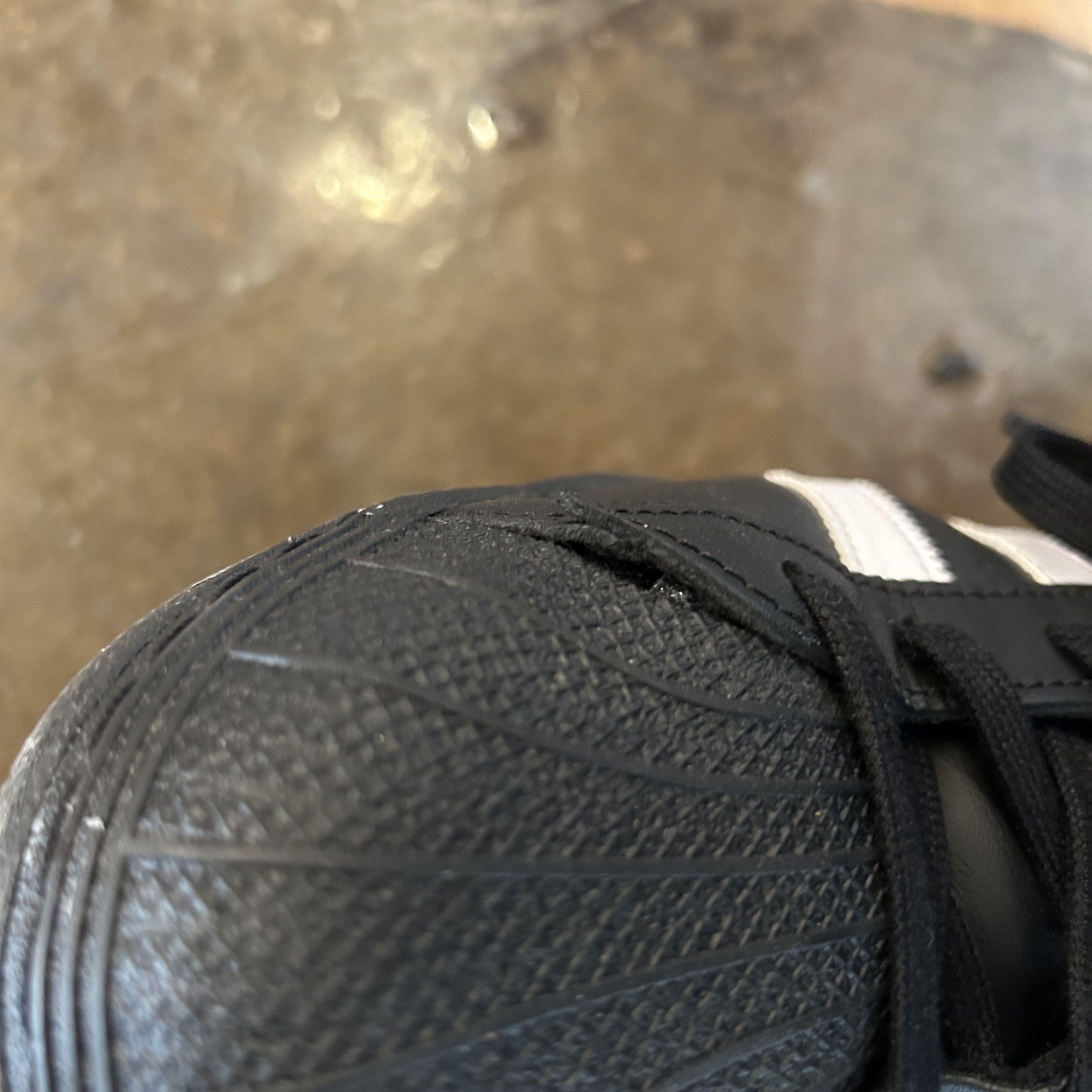 Adidas Superstar Core Black White 착용 스타일 - 3