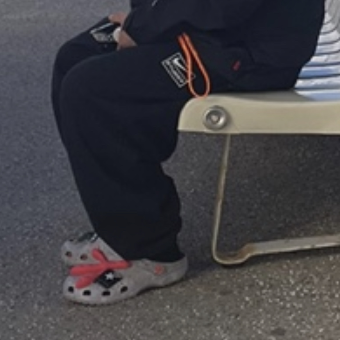 Supreme 2-In-1 Gore-Tex Shell + Windstopper Vest Black - 22FW, Crocs x Staple Classic Clog Grey Red 착용 스타일 - 3