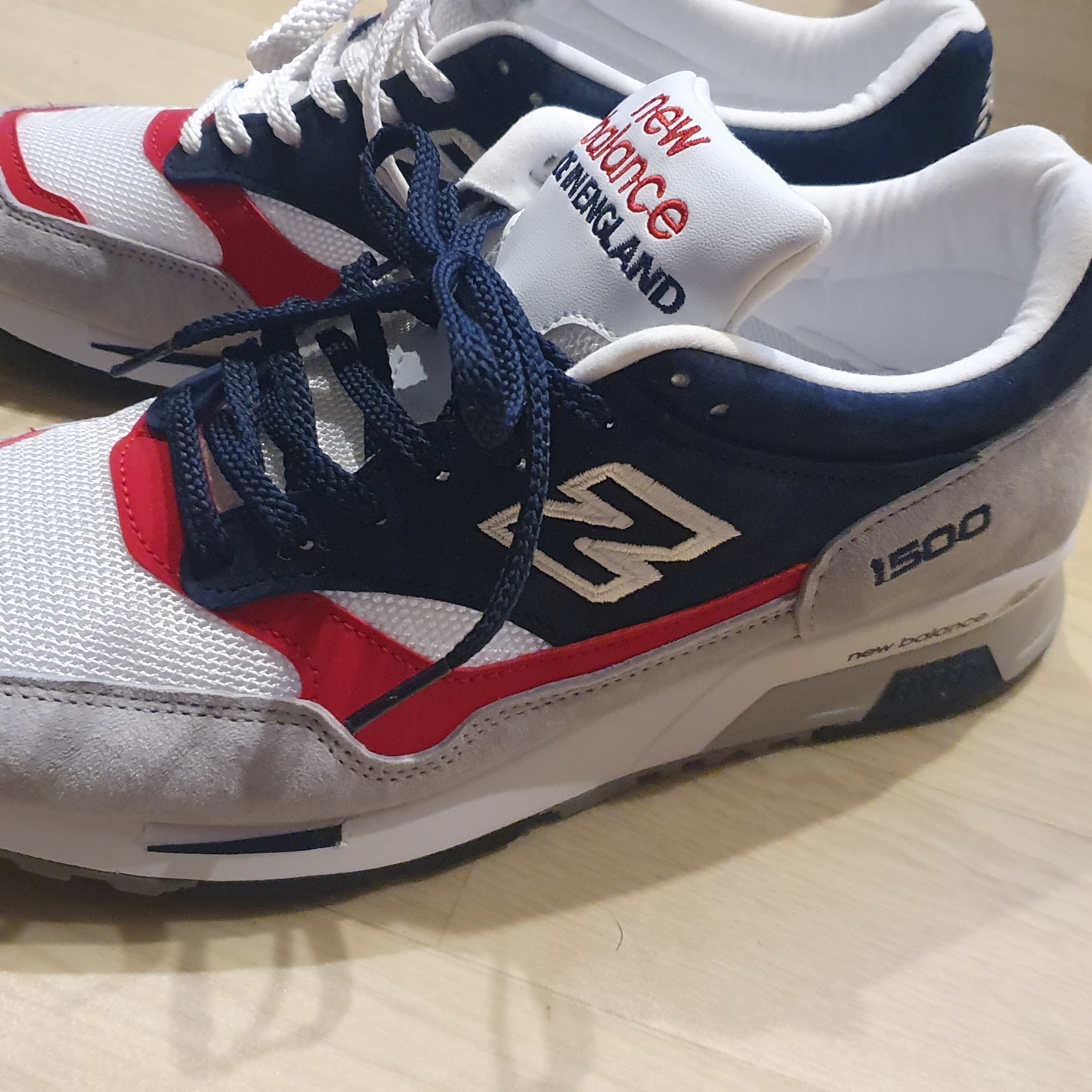 New Balance 1500 Made in UK Grey Navy Red 착용 스타일 - 2