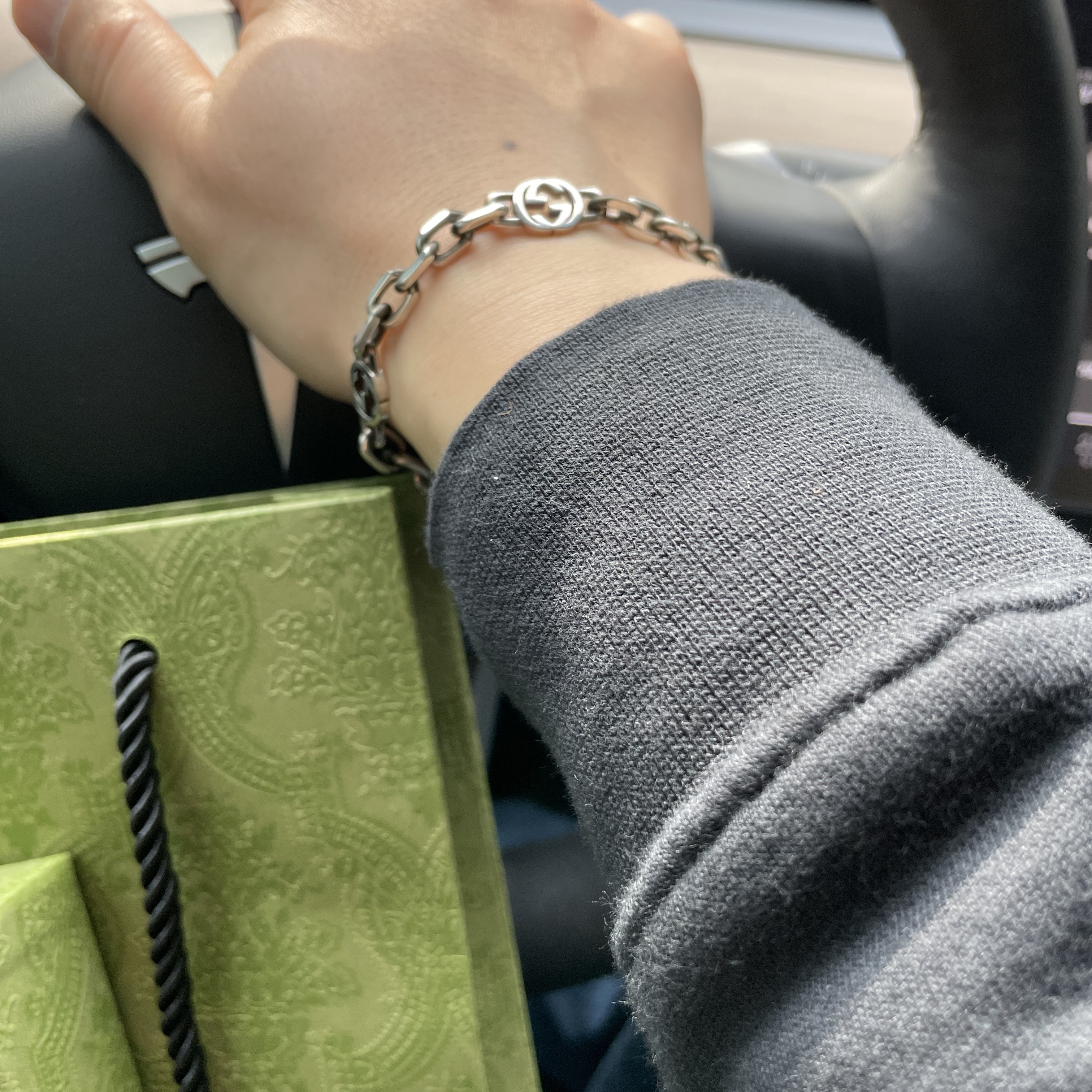 Gucci Interlocking G Bracelet Silver 착용 스타일 - 1