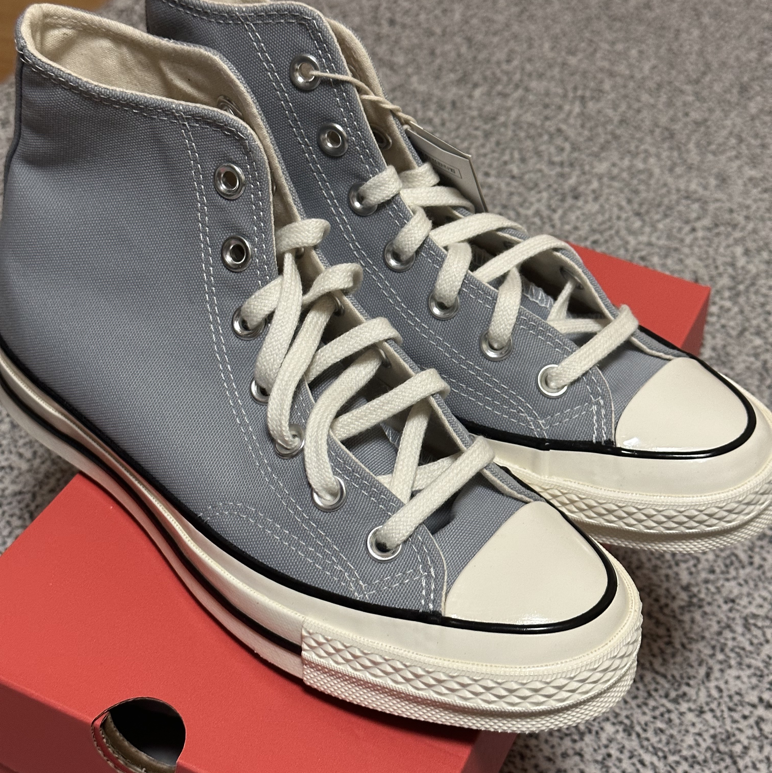 Converse Chuck 70 High Vintage Canvas Wolf Grey 착용 스타일 - 2