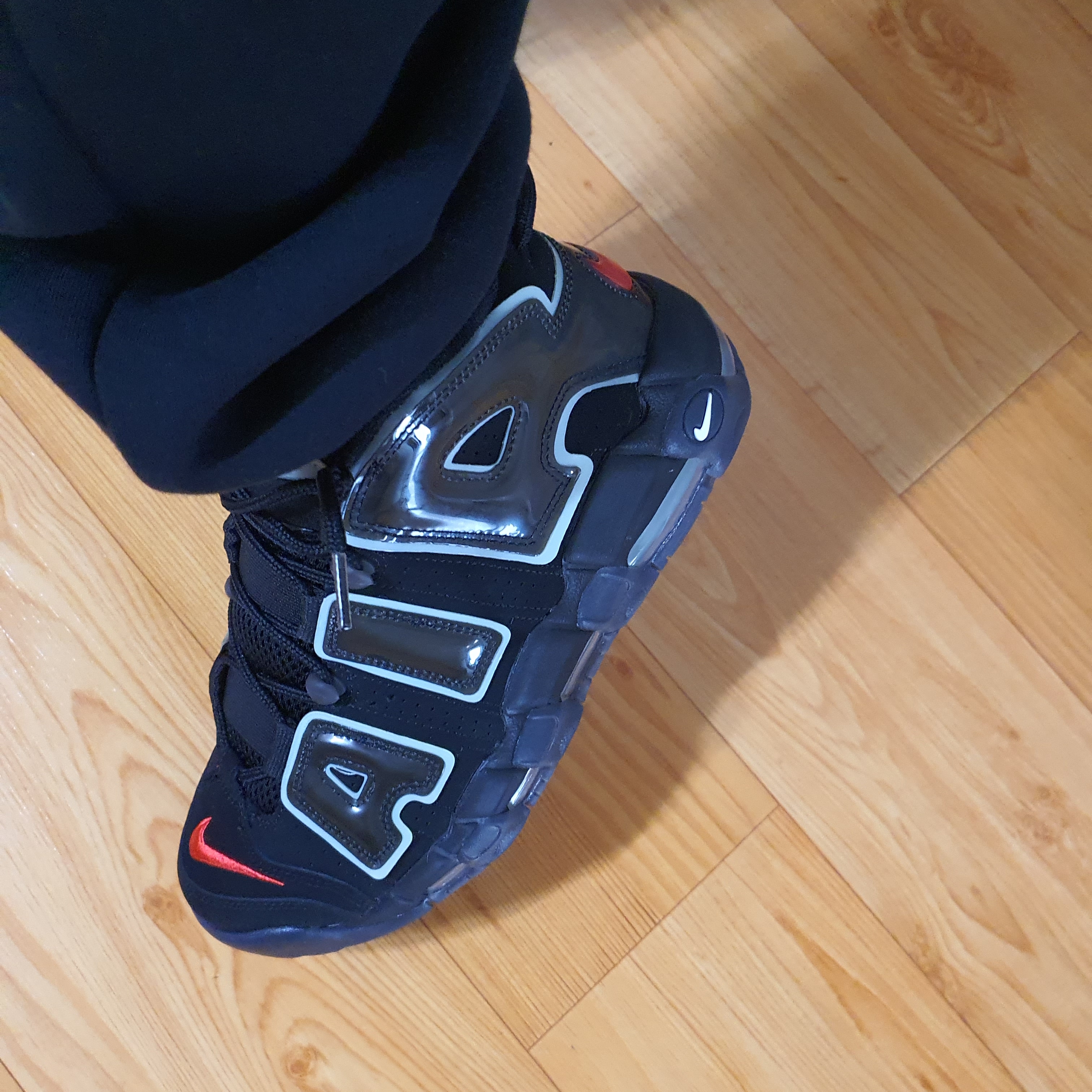 Nike Air More Uptempo 96 Maximum Volume 착용 스타일 - 4