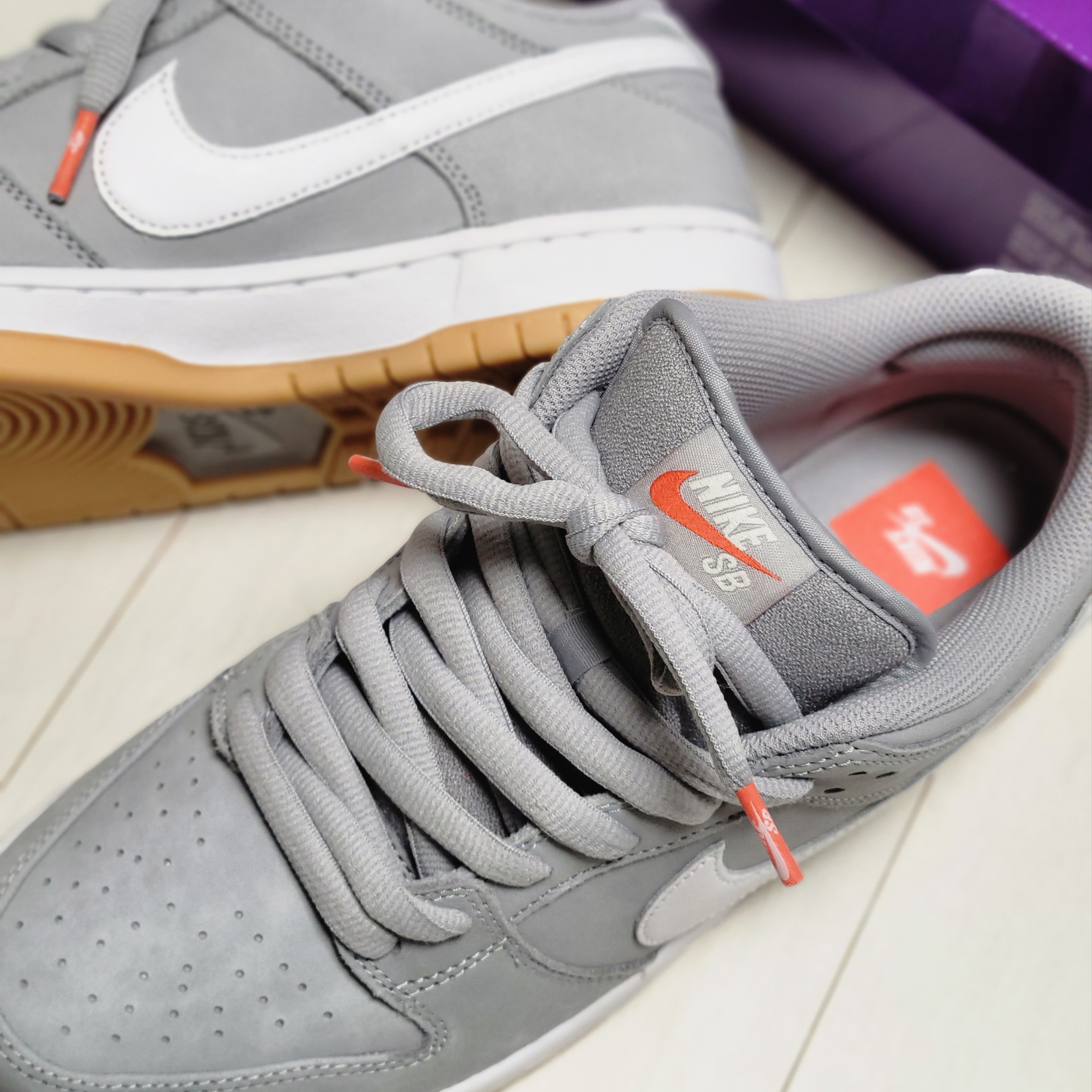 Nike Dunk Low Pro SB Wolf Grey White 착용 스타일 - 2