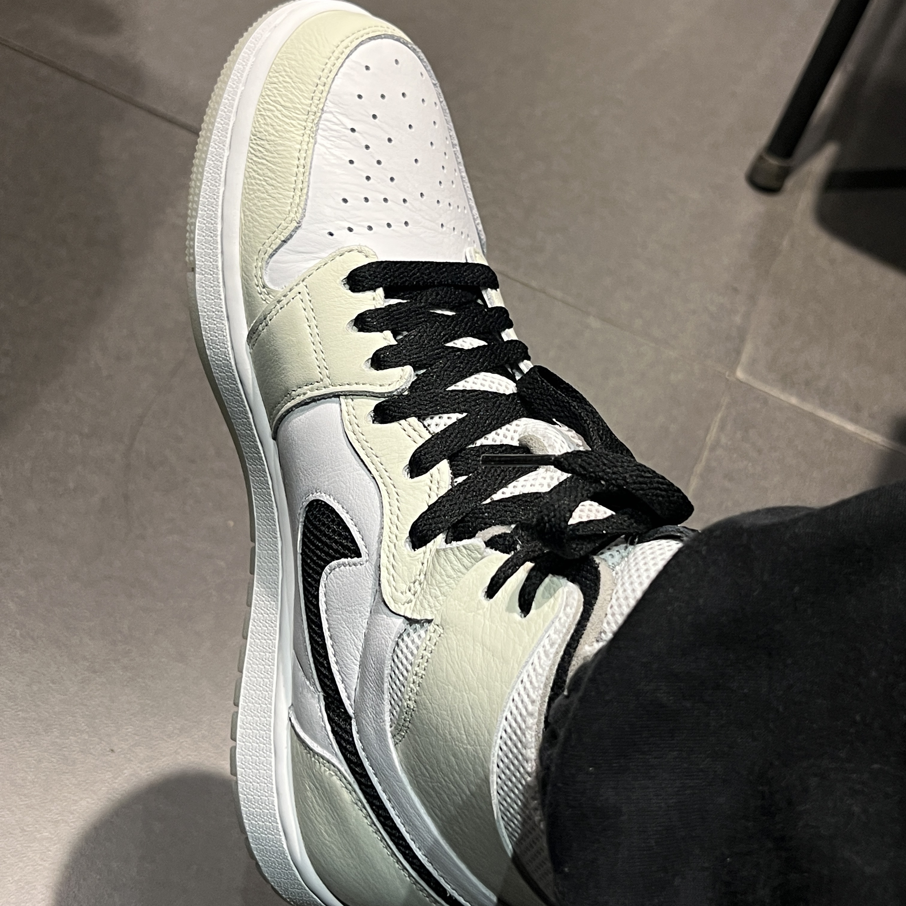 (W) Jordan 1 Zoom Air CMFT Light Bone 착용 스타일