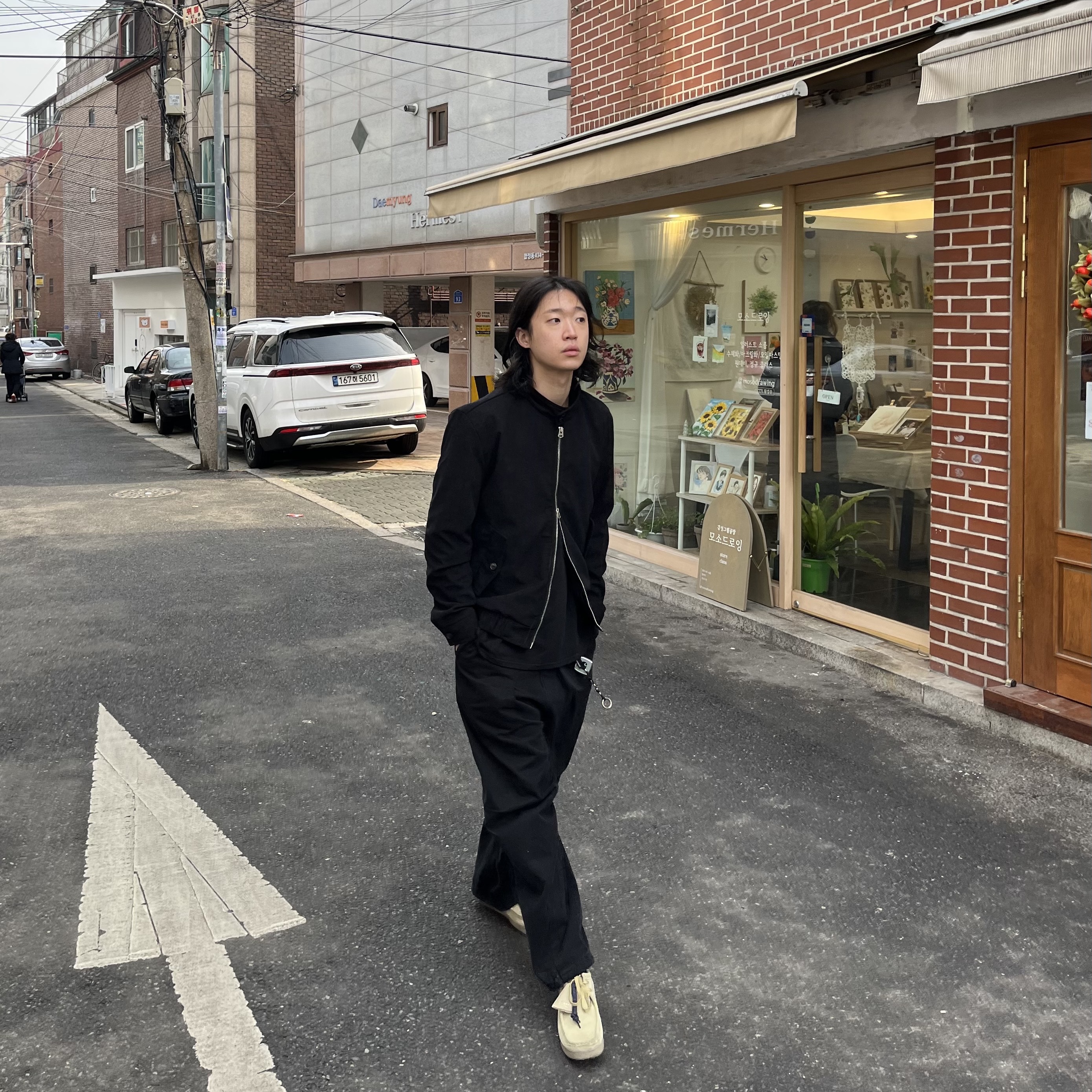 Clarks Wallabee Maple Suede 착용 스타일 - 3
