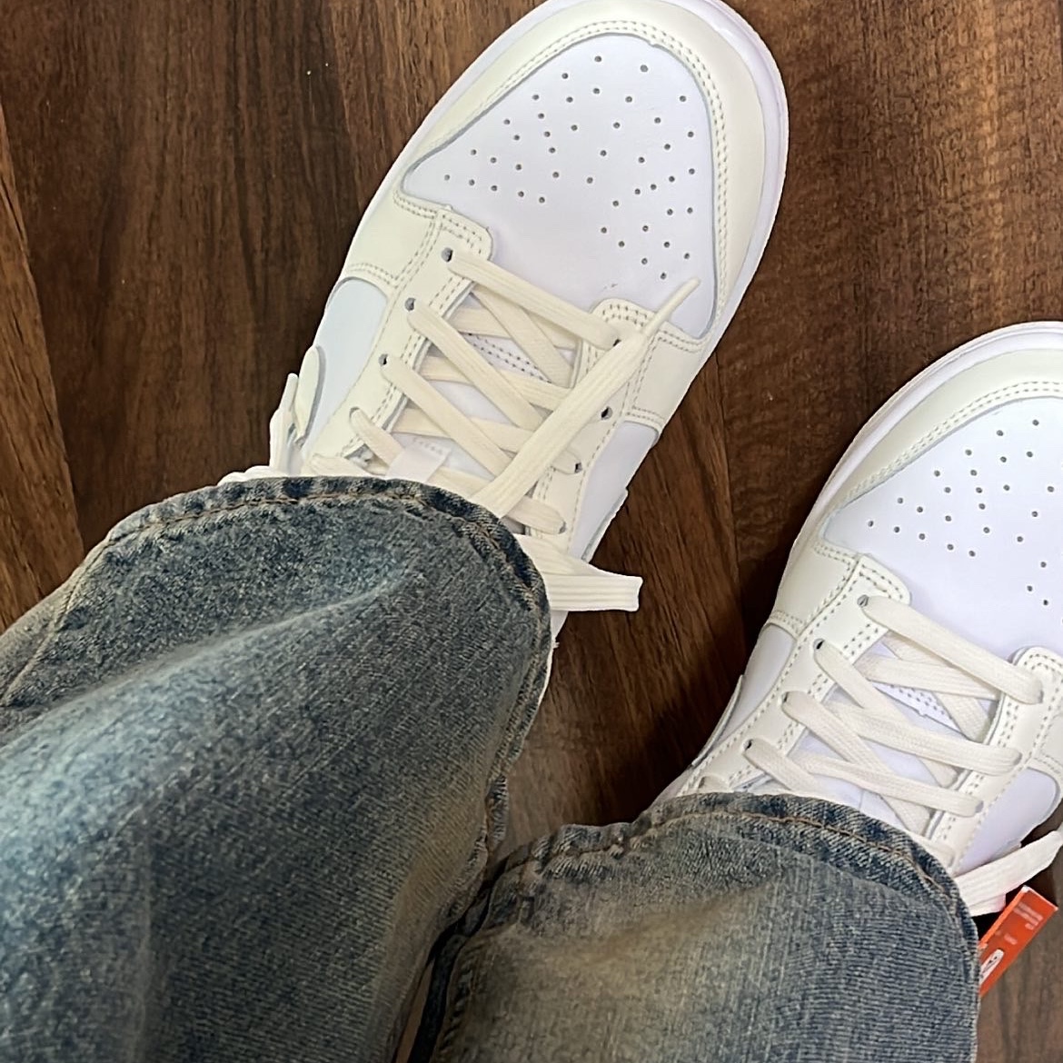 (W) Nike Dunk Low White and Sail 착용 스타일 - 1